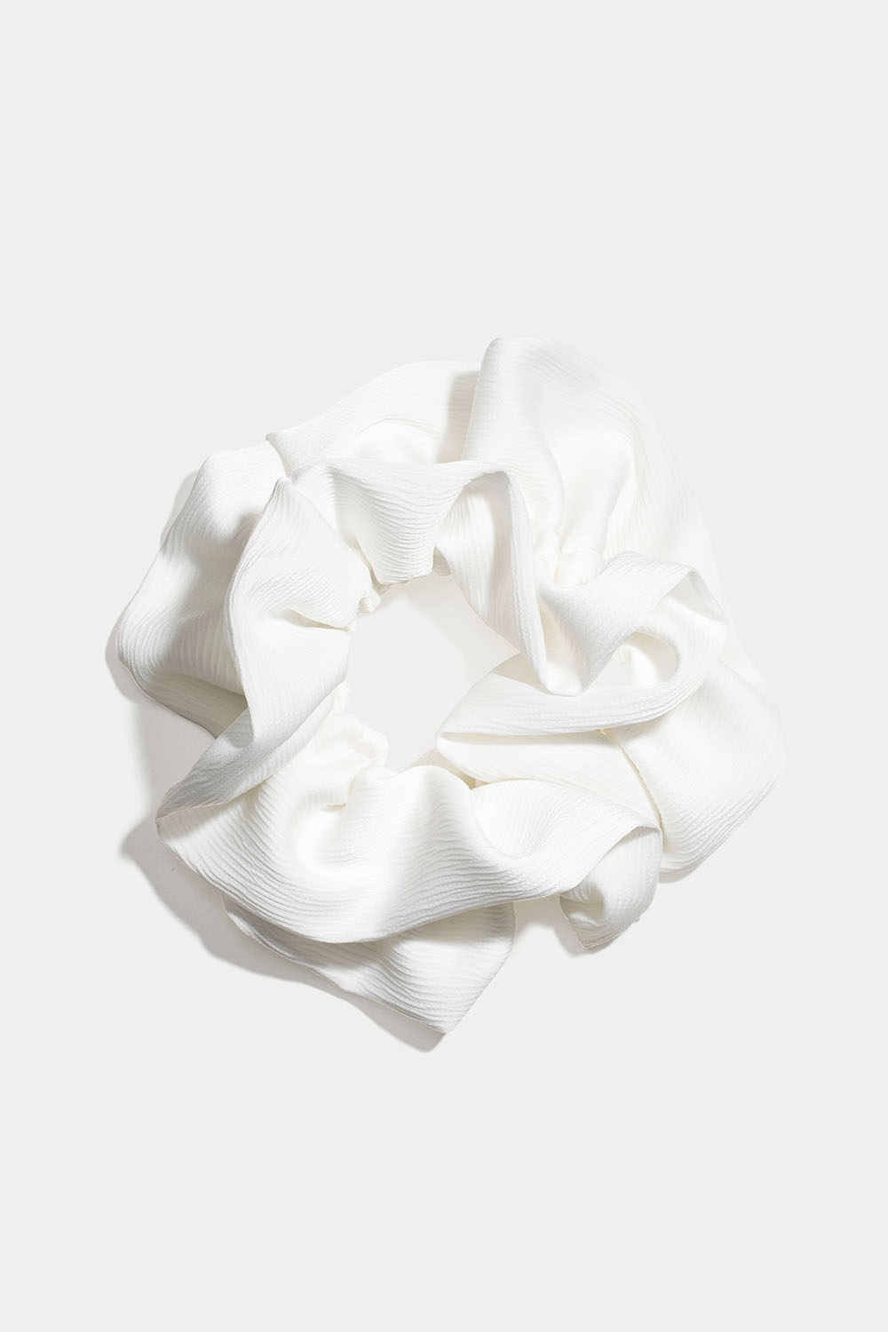 Hvit scrunchie i dobbelt stoff i gruppen Håraccessories / Scrunchies hos Glitter (332001243000)