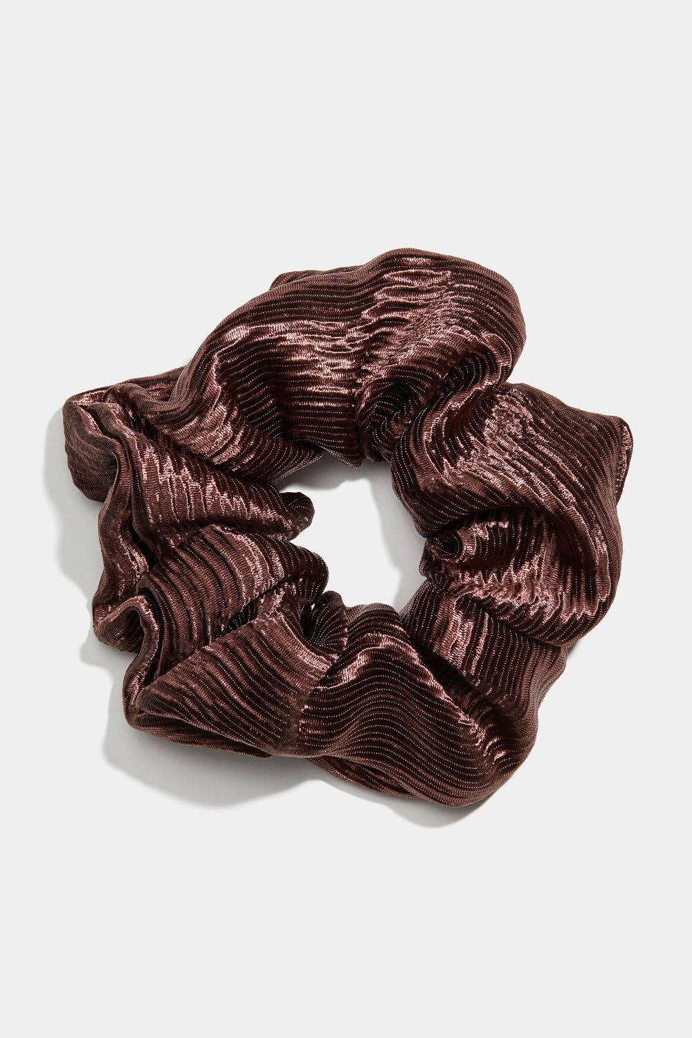 Brun, plissert scrunchie i gruppen Håraccessories / Scrunchies hos Glitter (332001398200)