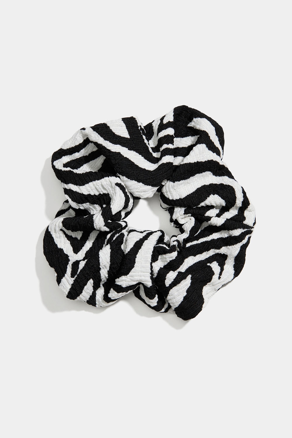 Sebramønstret scrunchie i gruppen Håraccessories / Scrunchies hos Glitter (332001410800)