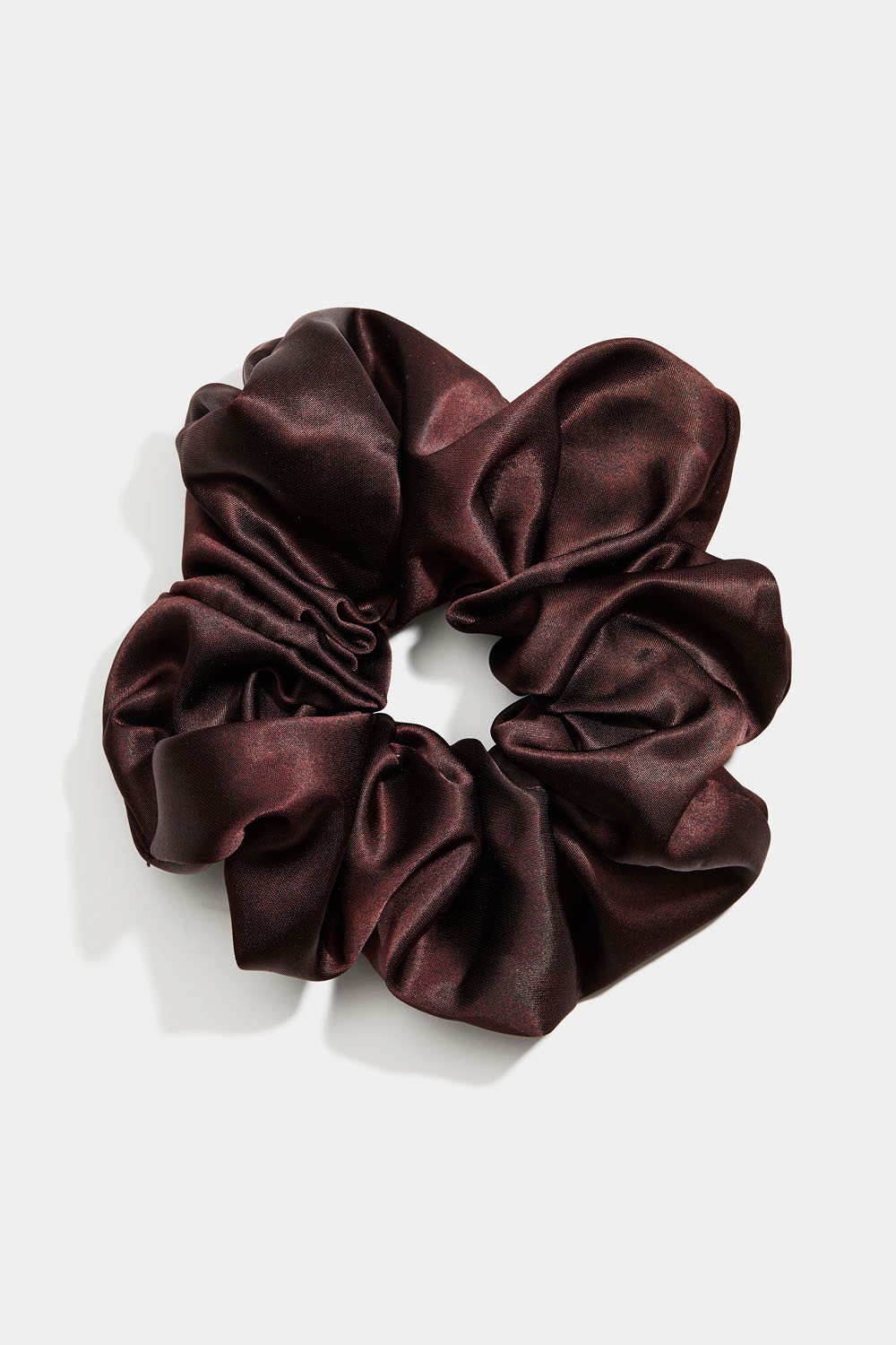 Brun scrunchie i blankt stoff. i gruppen Store week / hos Glitter (332001448200)