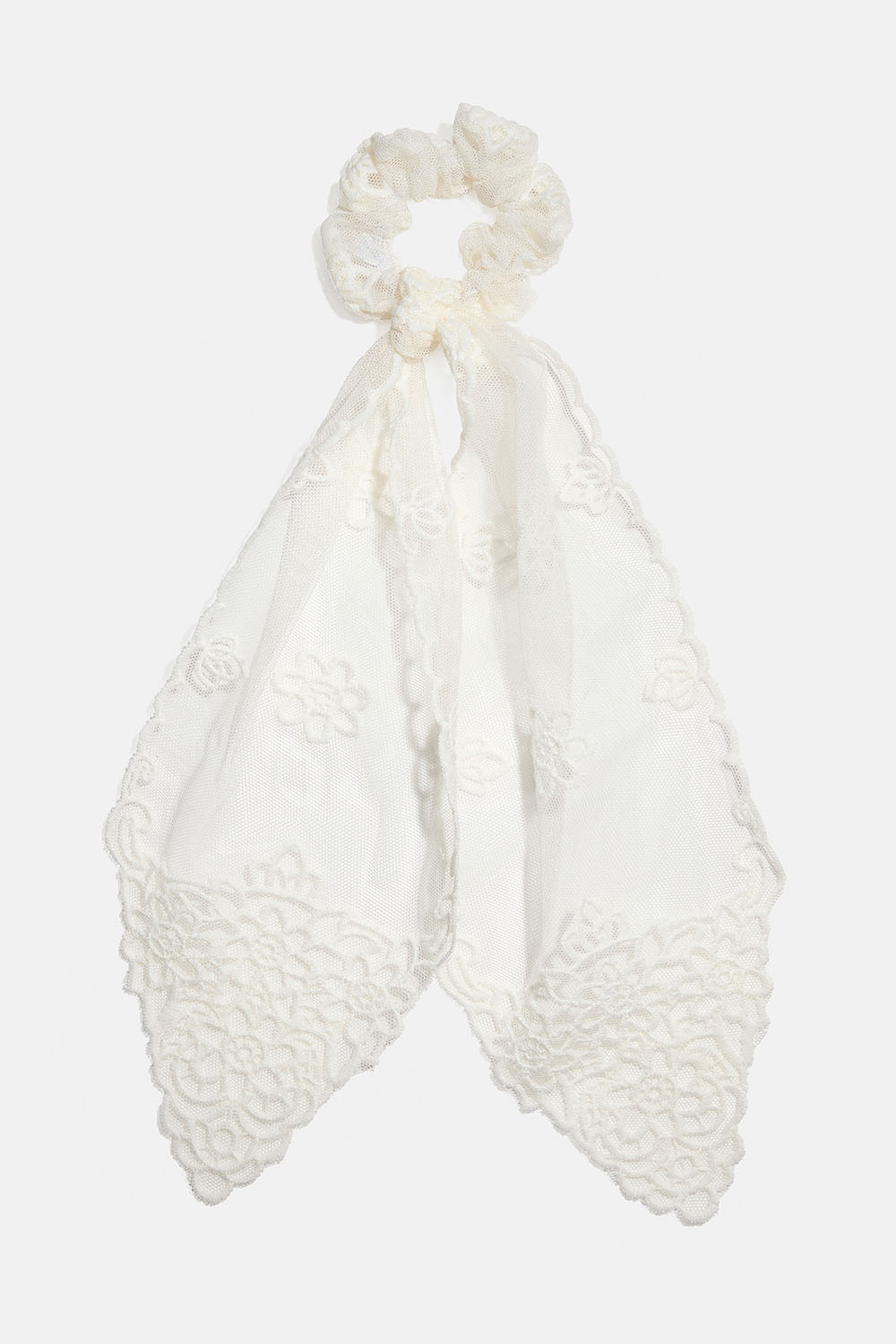 Hvit scrunchie med sløyfebånd og blonder i gruppen Håraccessories / Scrunchies hos Glitter (332002033000)