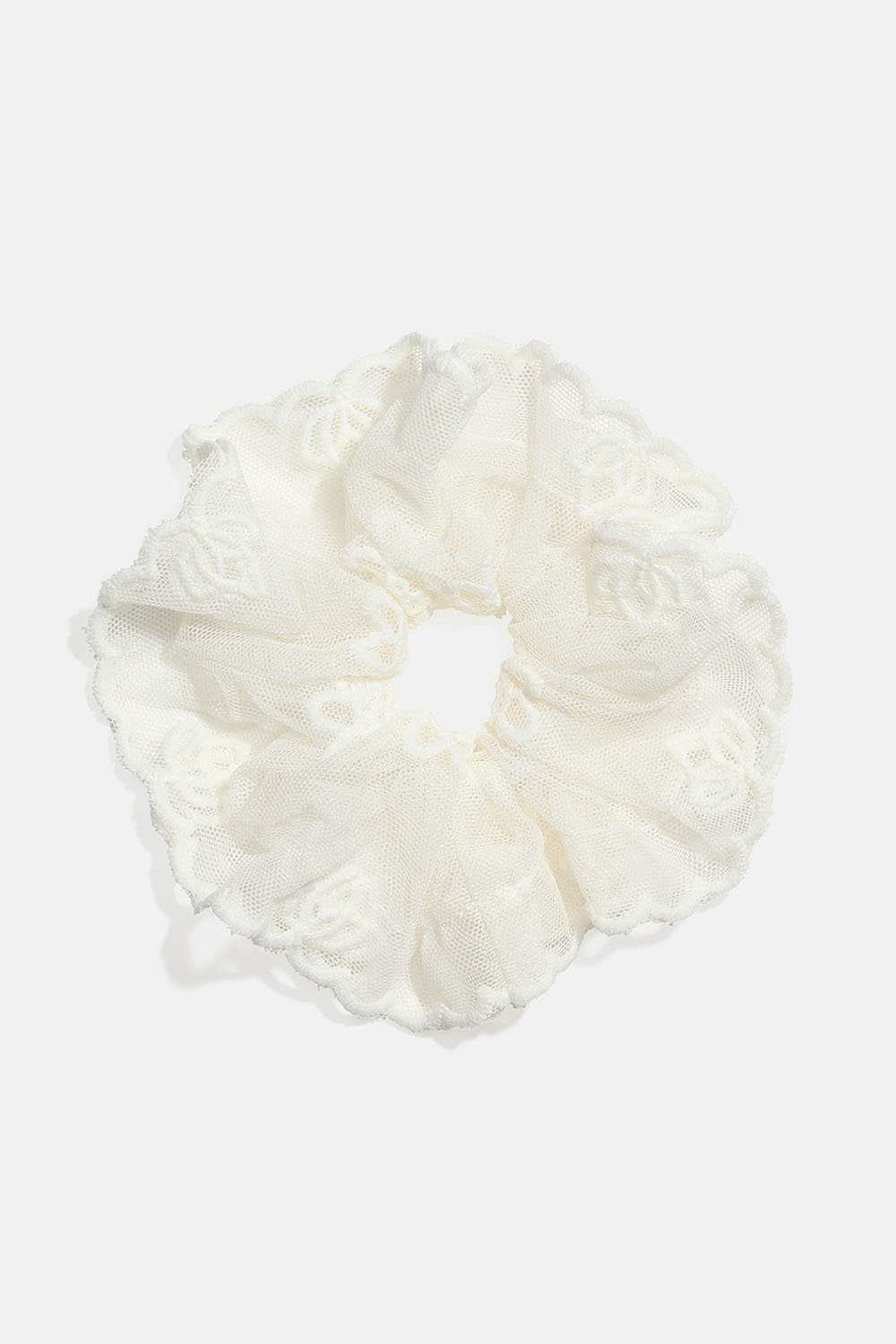 Hvit scrunchie med blonder i gruppen Håraccessories / Scrunchies hos Glitter (332002043000)