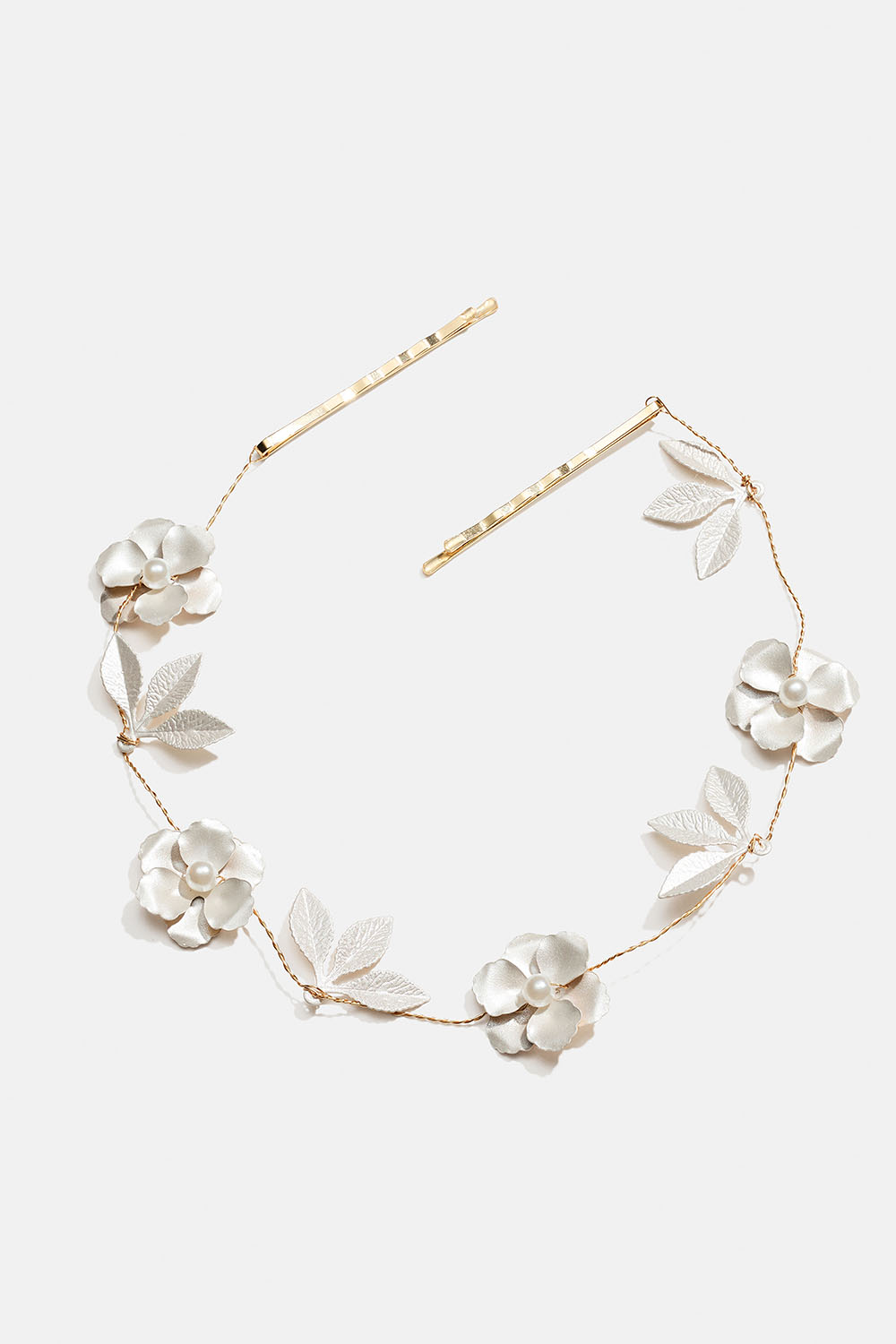 Hårdekorasjon med hvite blomster og blader i gruppen Håraccessories / Spenner & klemmer / Hårdekorasjon hos Glitter (334001513100)