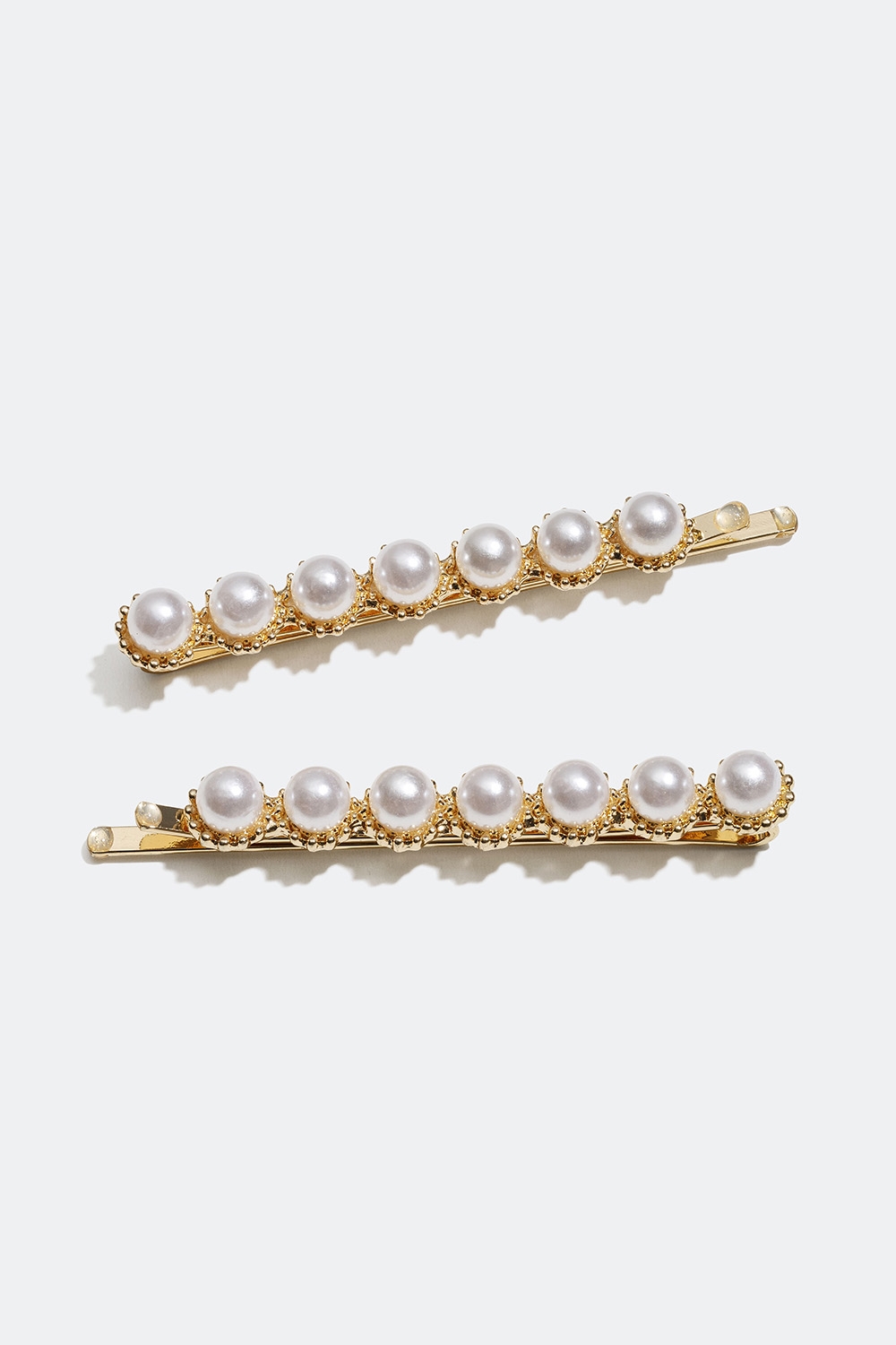 Gullfargede hårspenner med hvite perler, 2 pakning i gruppen Håraccessories / Spenner & klemmer / Flerpakning hos Glitter (335000703000)