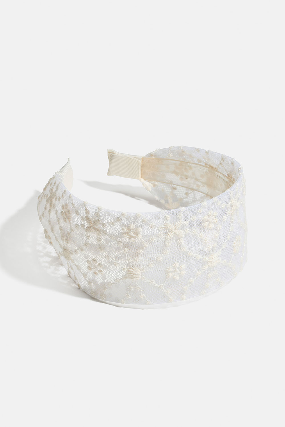 Bred hvit blondetiara i gruppen Håraccessories / Hårbøyler / Brede hos Glitter (336001593100)