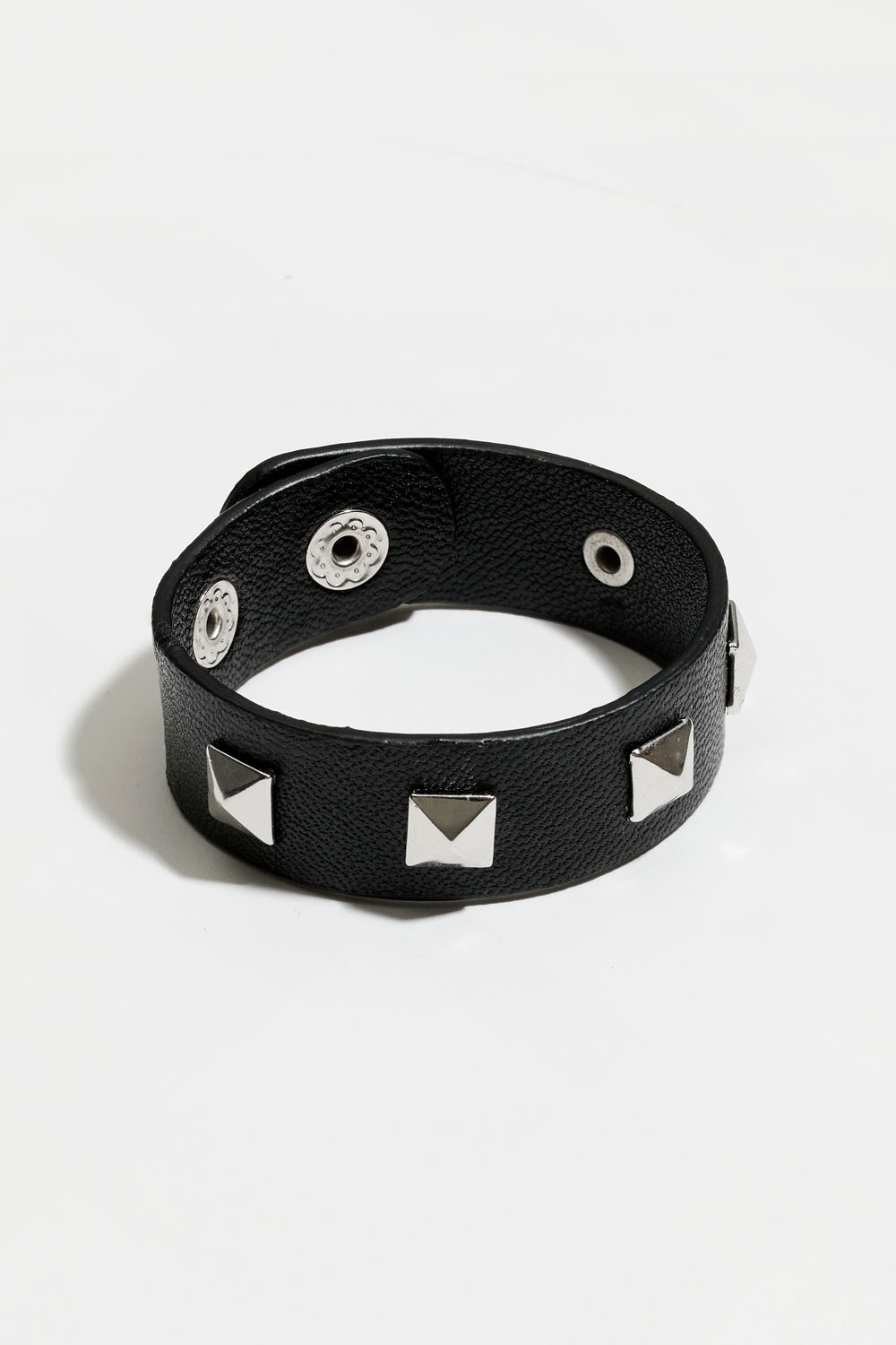 Armbånd i imitert skinn og nagler i gruppen Barn / Barnesmykker / Barnearmbånd hos Glitter (402000259000)