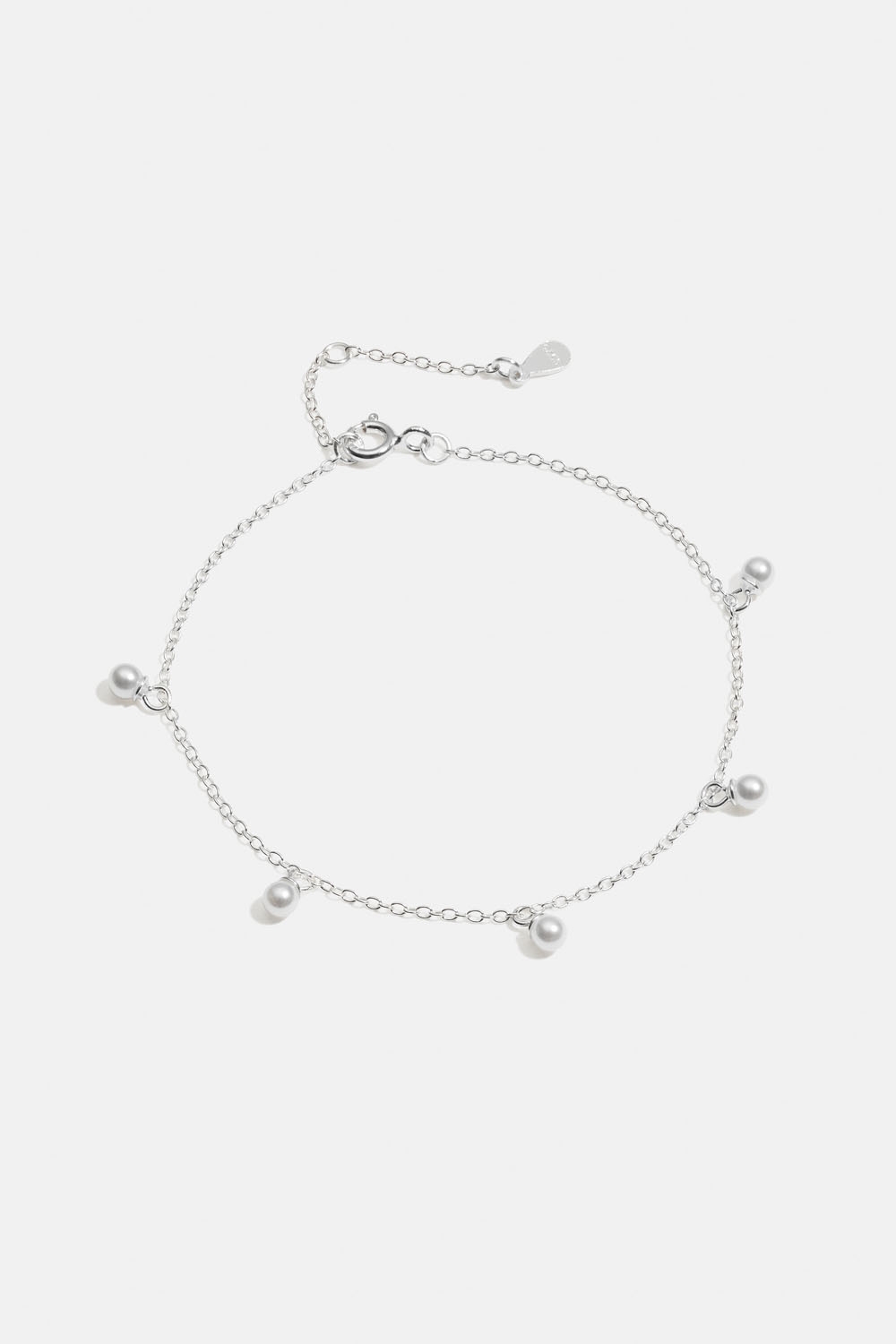 Armbånd i ekte sølv med små, hengende perler i gruppen Smykker / Armbånd / Tynne hos Glitter (551000691001)