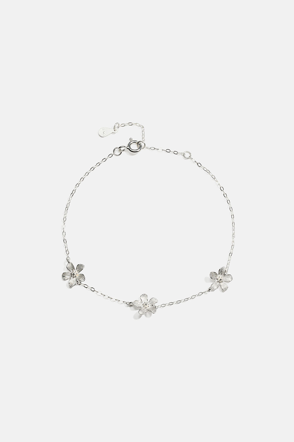 Armbånd i ekte sølv med teksturerte blomster i gruppen Ekte sølv / Sølvarmbånd / Tynne hos Glitter (551001031001)