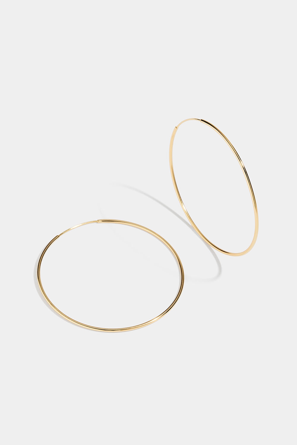 Store, tynne hoops i 18 k forgylt sølv, 5 cm i gruppen 18 K Gullbelagt sølv / Øredobber i 18 K gull hos Glitter (553000812000)