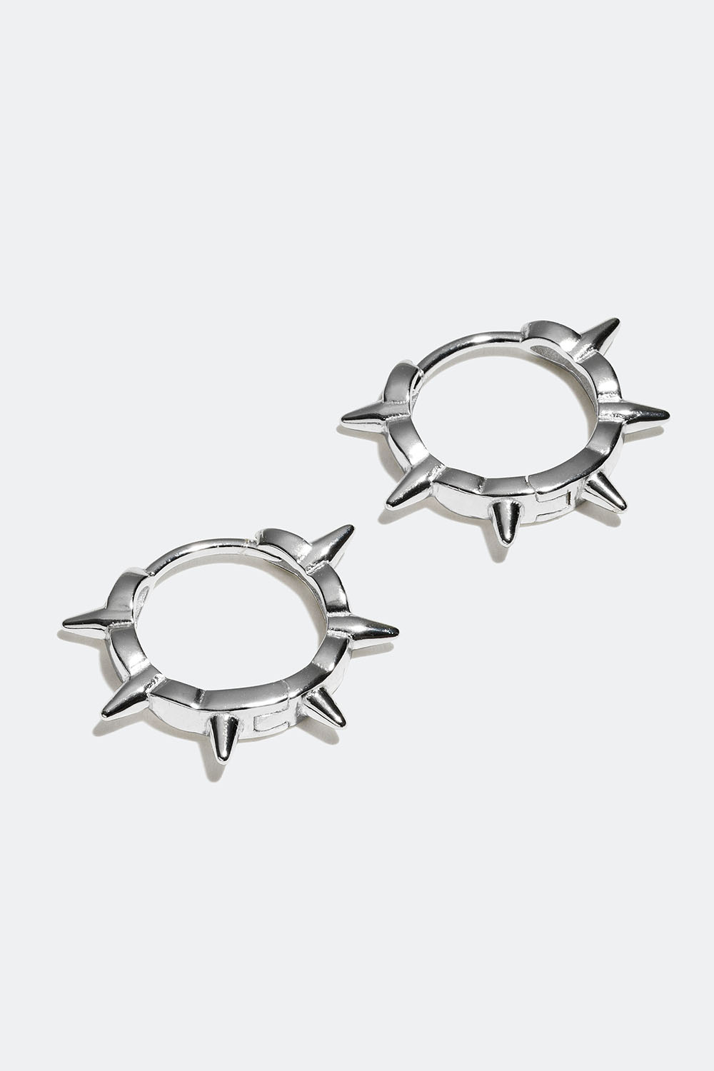 Små øreringer i ekte sølv med nagler i gruppen Ekte sølv / Sølvøredobber / Øreringer i ekte sølv hos Glitter (553002471001)