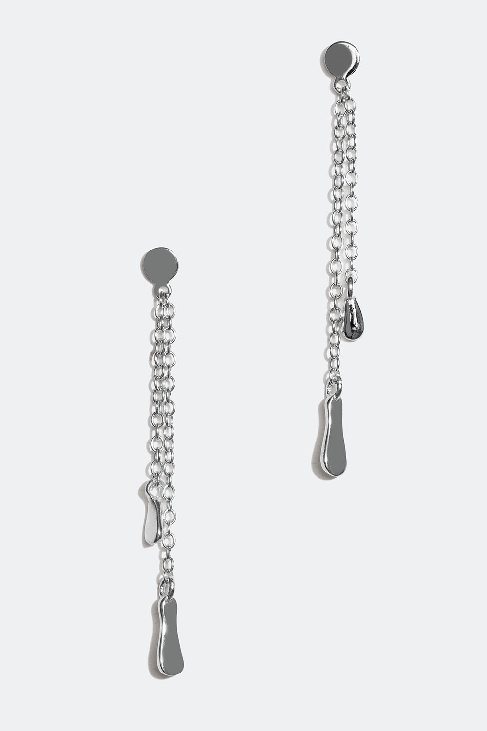 Øredobber i ekte sølv med lenker og dråpeformede anheng i gruppen Ekte sølv / Sølvøredobber hos Glitter (553002631001)
