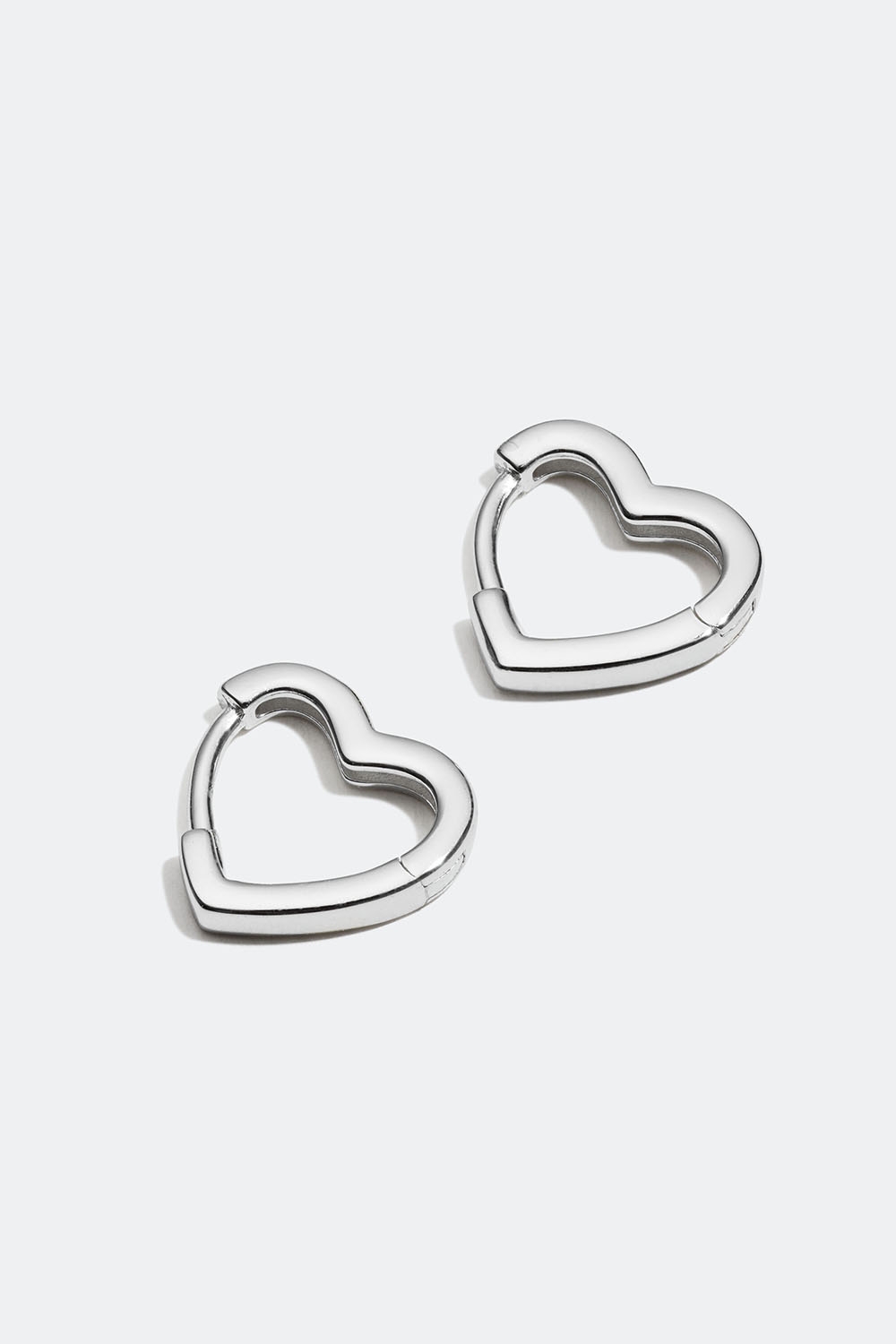 Hjerteformede øreringer i ekte sølv i gruppen Ekte sølv / Sølvøredobber / Øreringer i ekte sølv hos Glitter (553002701001)