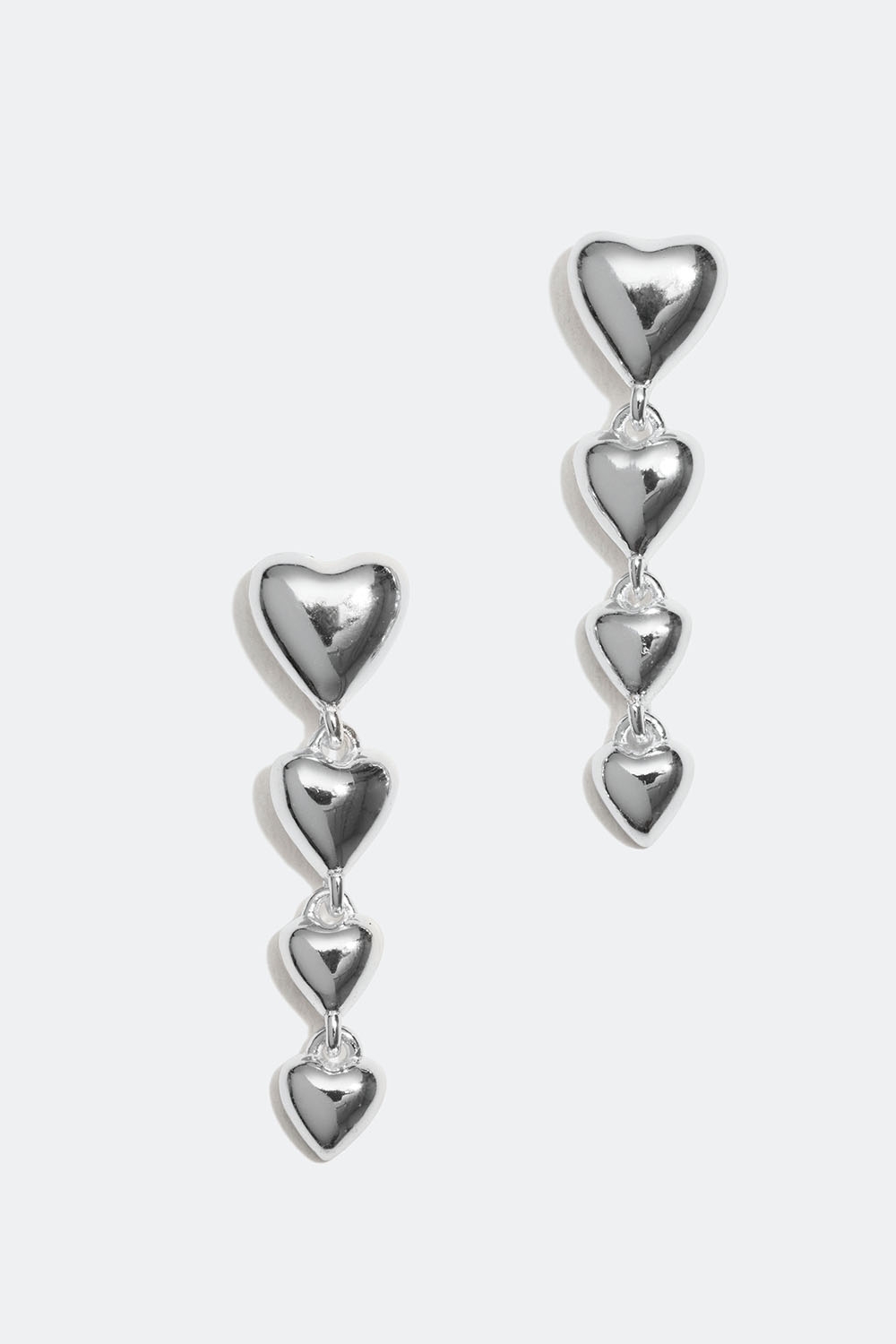 Øredobber i ekte sølv med hengende hjerter i gruppen Ekte sølv / Sølvøredobber hos Glitter (553002731001)