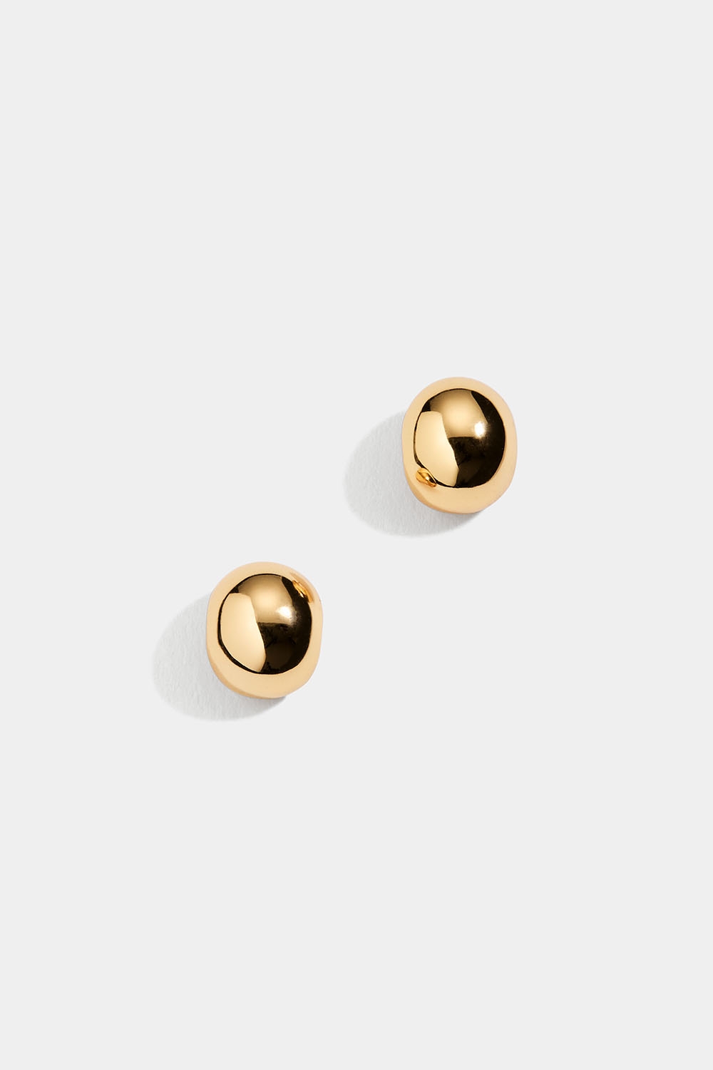 Små, blanke øreringer i 18 k forgylt ekte sølv i bred design i gruppen 18 K Gullbelagt sølv hos Glitter (553003332002)