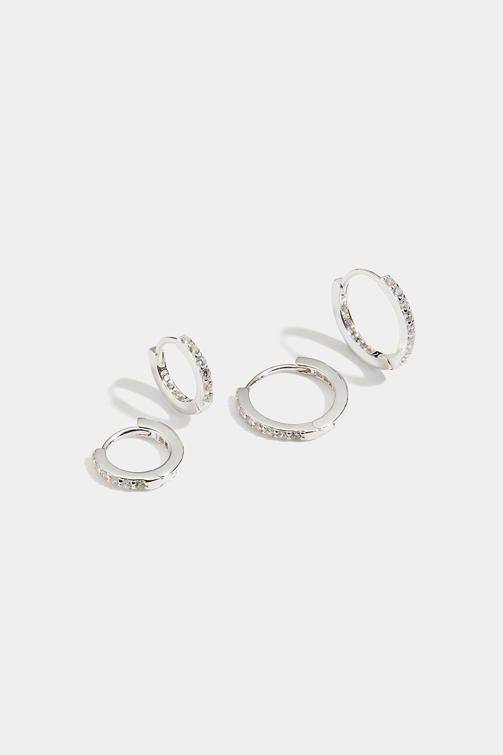 Øreringer i ekte sølv med Cubic Zirconia, 2-pakning i gruppen Ekte sølv / Sølvøredobber / Øreringer i ekte sølv hos Glitter (553004141001)