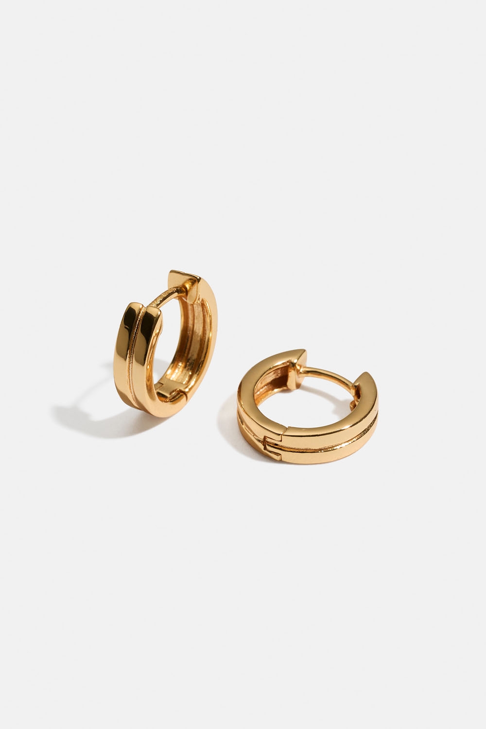 Øreringer i ekte sølv belagt med 18 karat gull, i delt design i gruppen 18 K Gullbelagt sølv / Øredobber i 18 K gull hos Glitter (553004622002)
