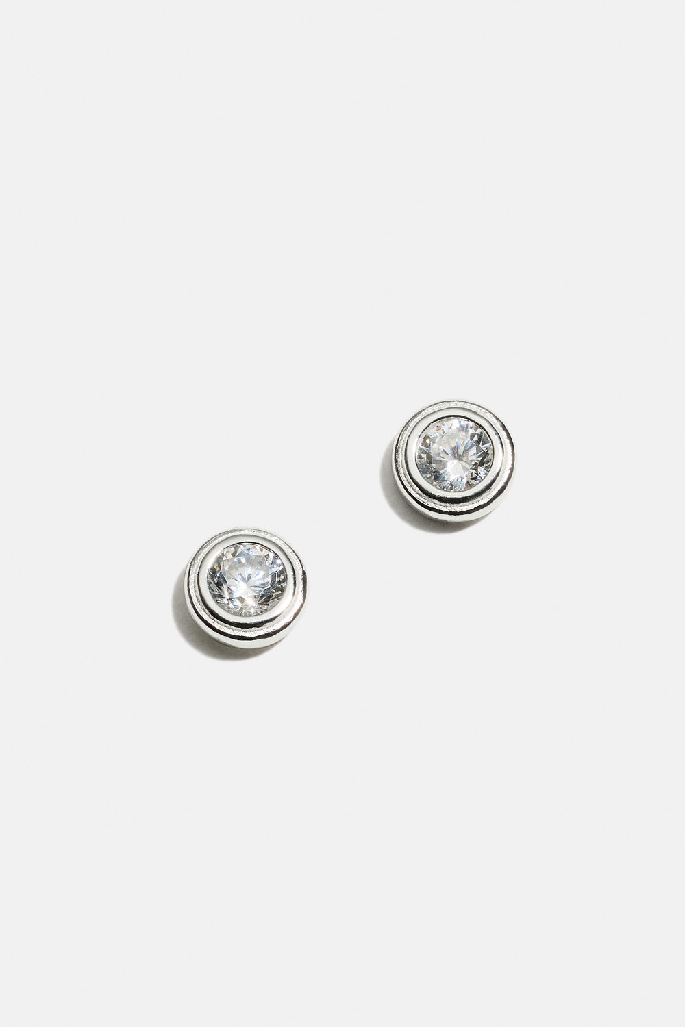 Øredobber i ekte sølv med rund Cubic Zirkonia i gruppen Ekte sølv / Sølvøredobber / Studs i ekte sølv hos Glitter (553004651001)