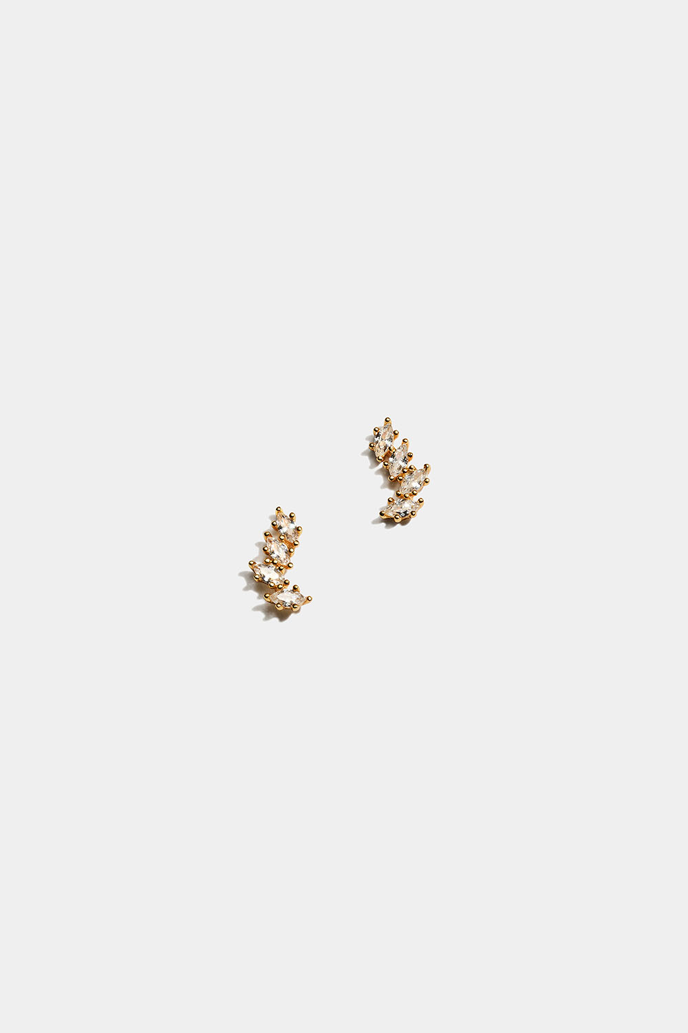 Studs i 18k gullbelagt ekte sølv med buet form og kubisk zirkonia i gruppen Smykker / Øredobber / Studs hos Glitter (553004792002)
