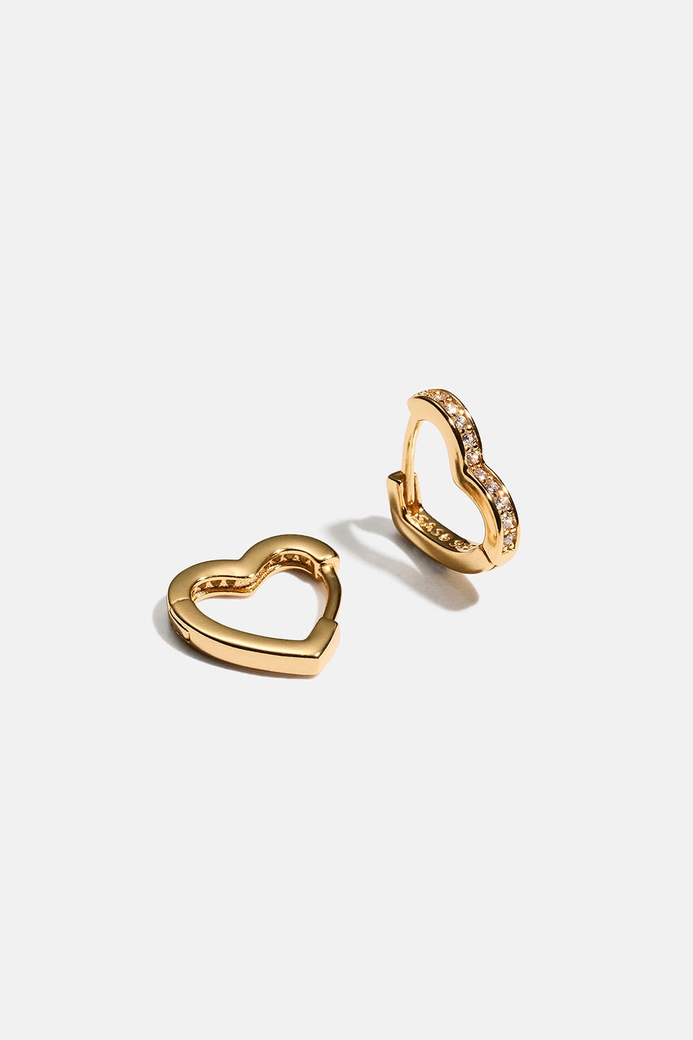 Hjerteformede hoops i 18k gullbelagt ekte sølv med kubisk zirkonia i gruppen Smykker / Øredobber / Øreringer hos Glitter (553004812002)