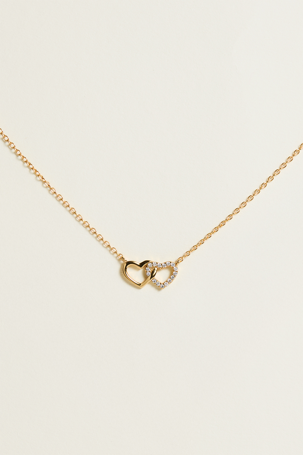 Halskjede forgylt med 18 k gull med to hjerter i gruppen Smykker hos Glitter (554000662002)