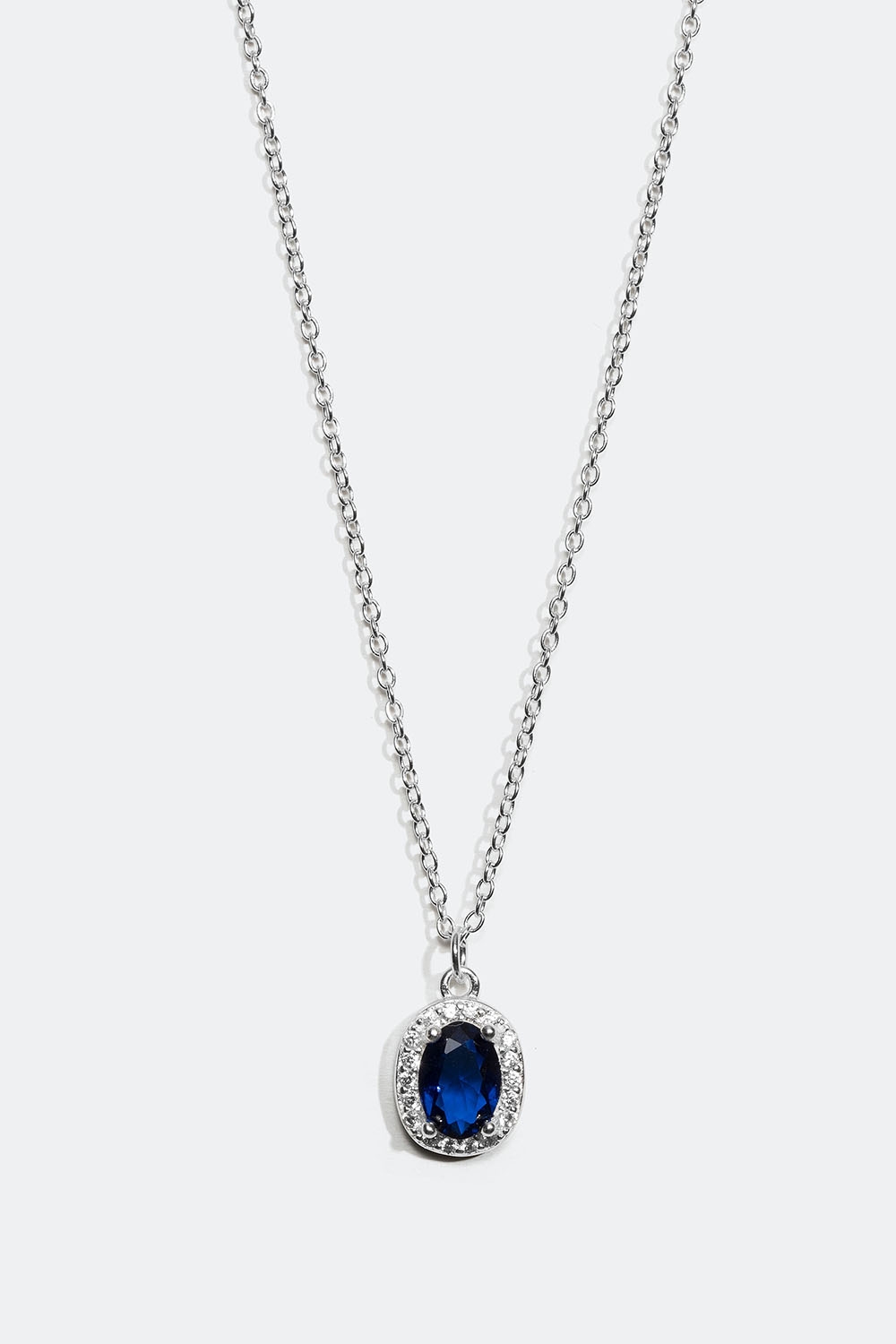 Halskjede med ovalt anheng i ekte sølv med blå Cubic Zirconia-steiner i gruppen Ekte sølv / Sølvhalskjeder / Halskjeder i ekte sølv med anheng hos Glitter (554000737201)