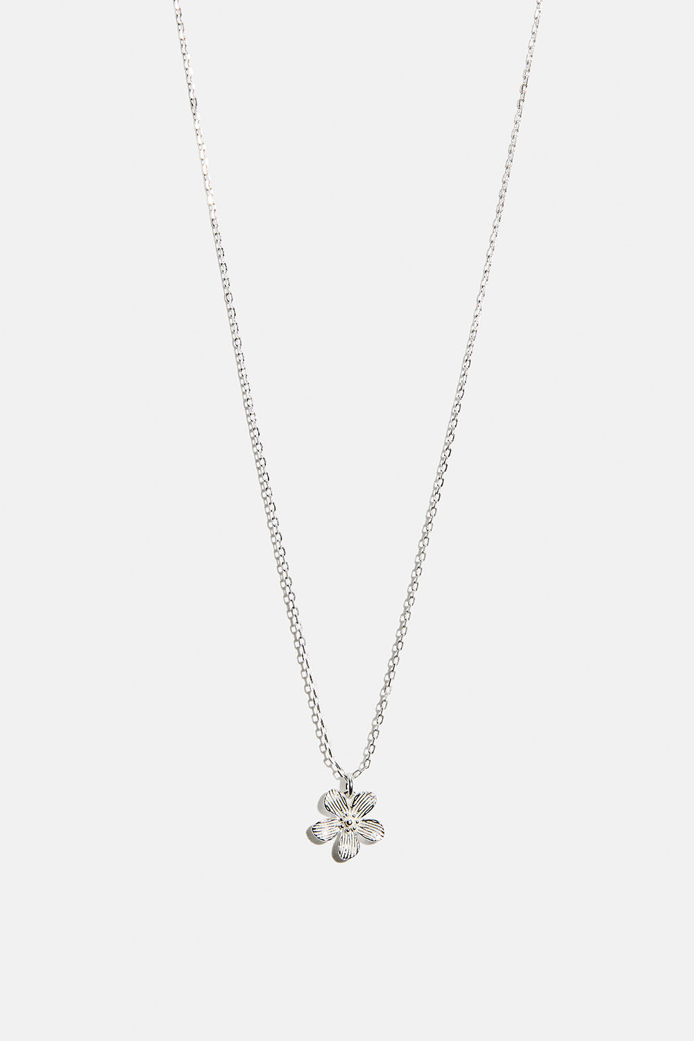 Halskjede i ekte sølv med teksturert blomst i gruppen Ekte sølv / Sølvhalskjeder / Halskjeder i ekte sølv med anheng hos Glitter (554004251001)