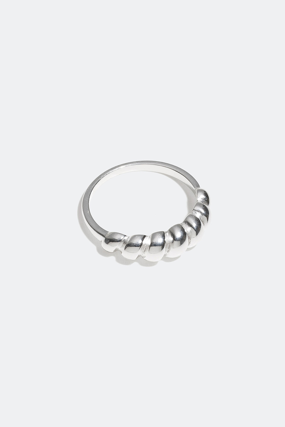 Ring i ekte sølv med et vridd design i gruppen Ekte sølv / Sølvringer / Sølv hos Glitter (55600040)