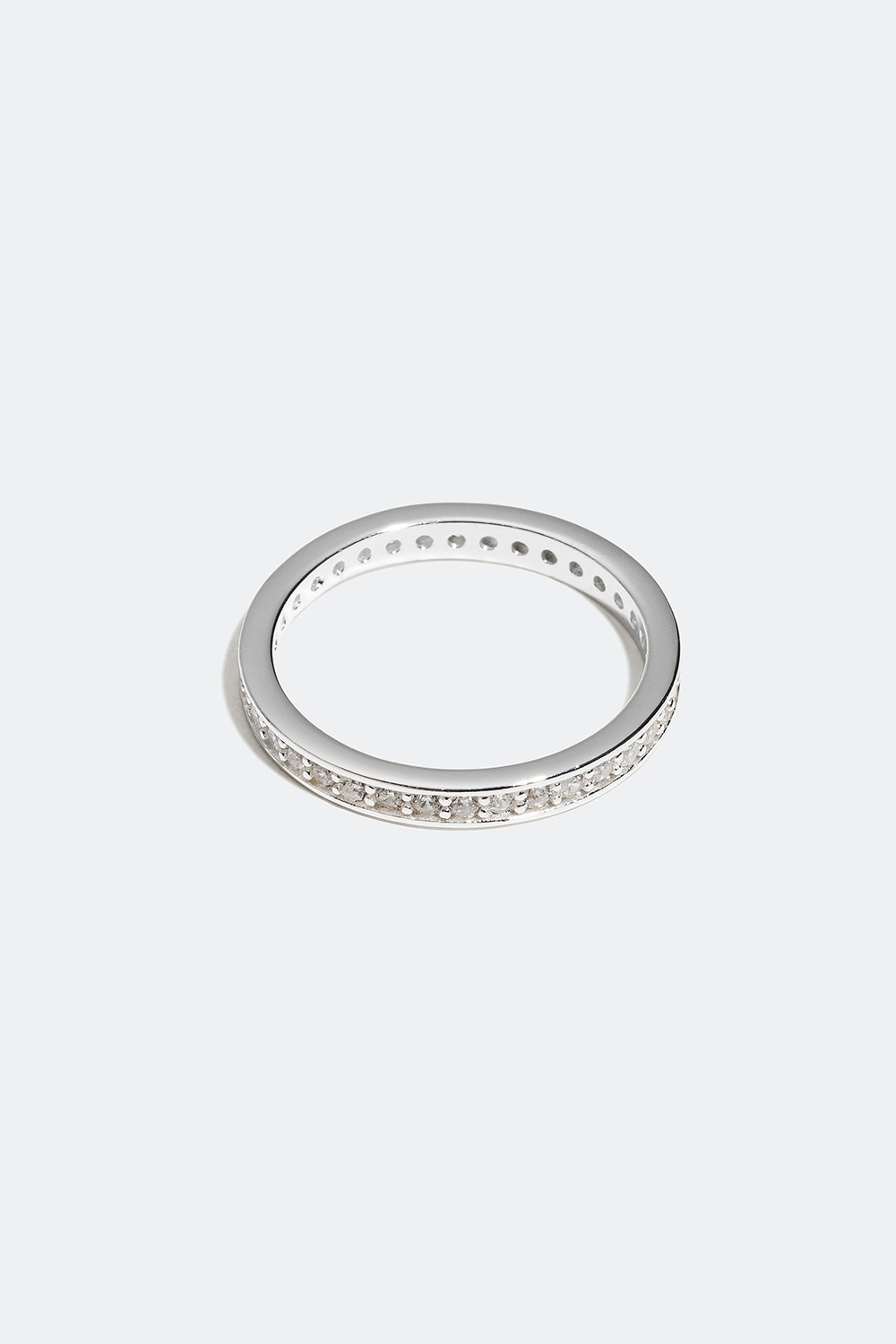 Ring i ekte sølv med hvite zirkonia-stener i gruppen Smykker / Ringer / Tynne hos Glitter (556000591016)