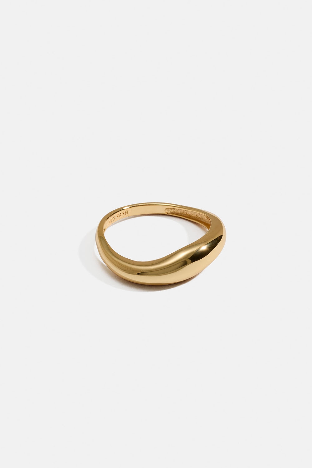 Ring i 18 k forgylt ekte sølv med ujevn form i gruppen Store week / hos Glitter (5560009220)