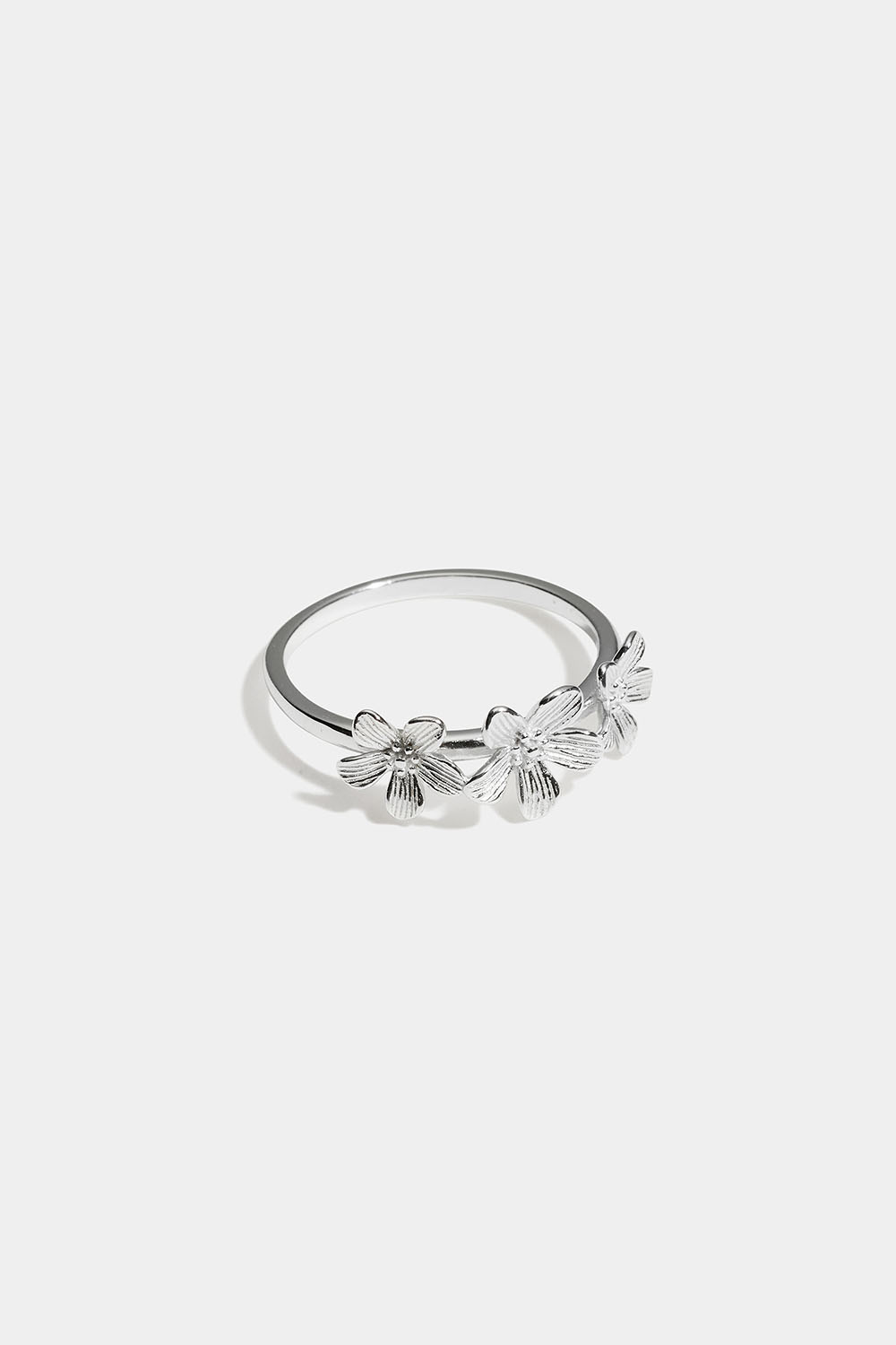 Ring i ekte sølv med blomster i gruppen Ekte sølv / Sølvringer / Sølv hos Glitter (5560020510)