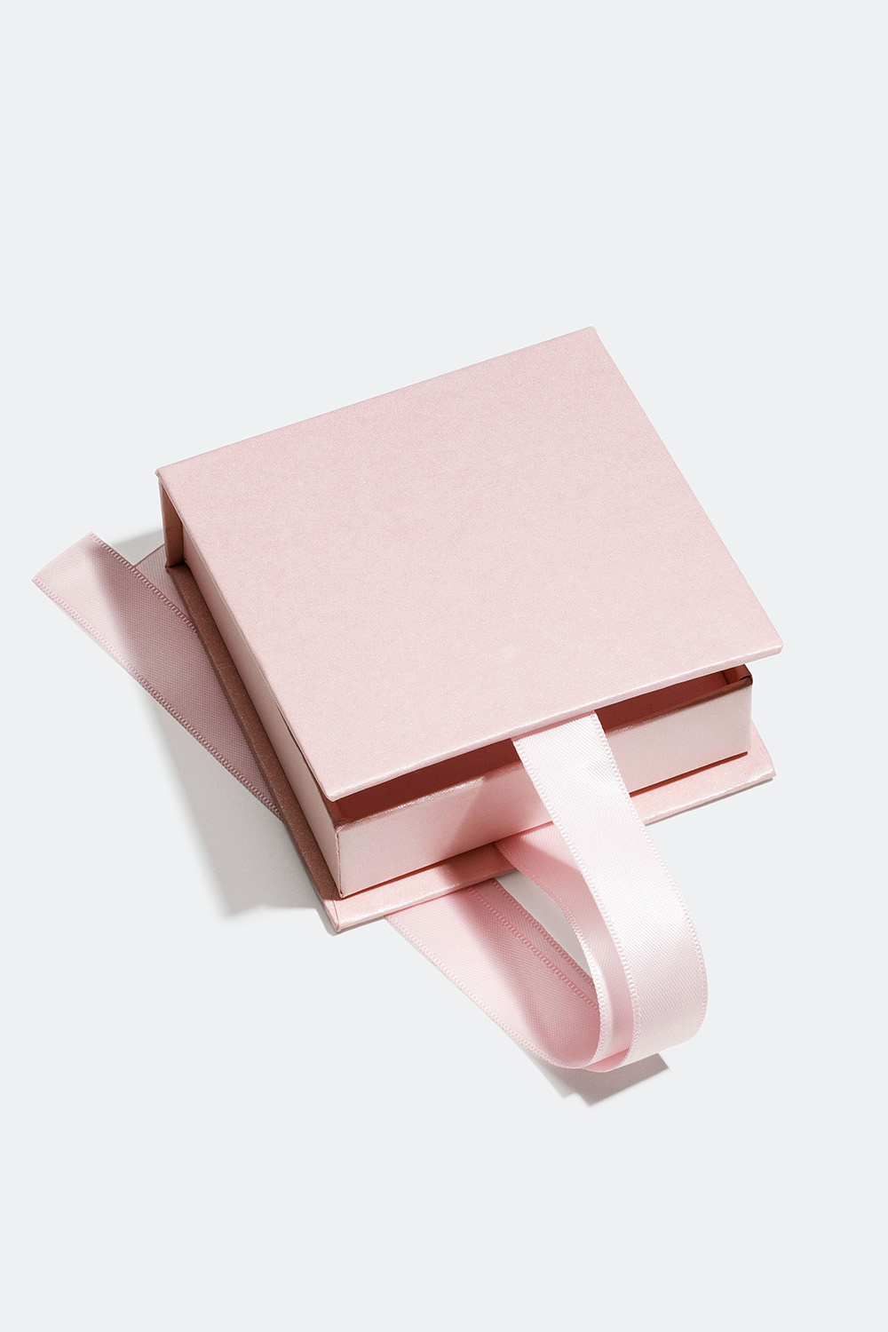 Rosa gaveeske med silkebånd