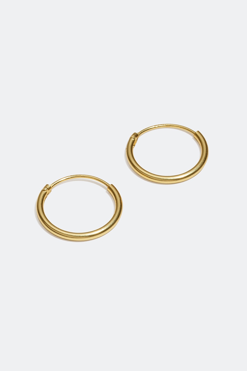 Små og tynne øreringer, forgylt med 18K gull, 1,1 cm