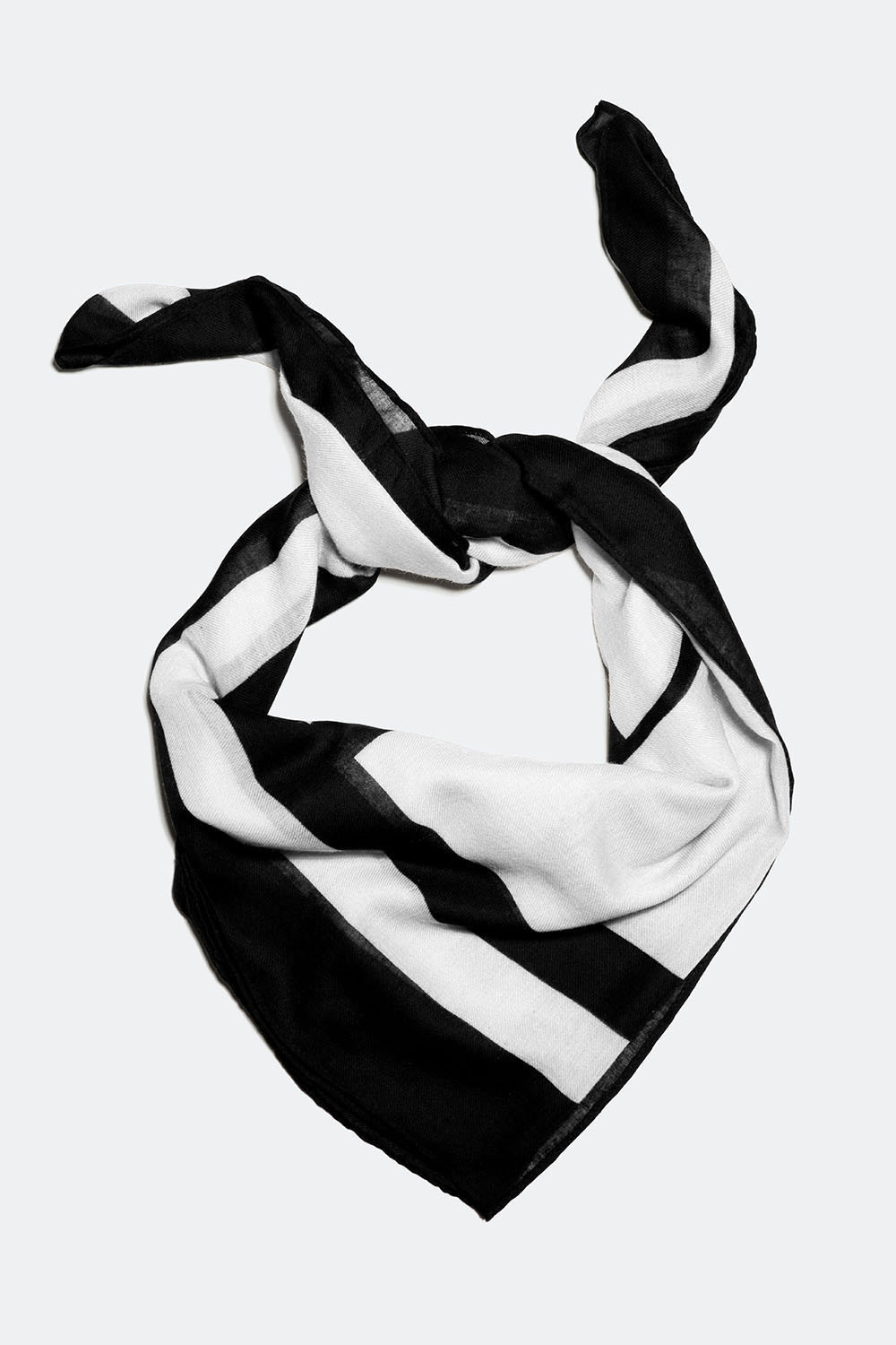 Mønstret svart sjal