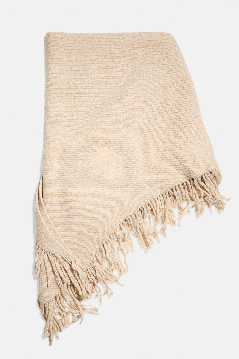 Beige trekantskjerf med frynser