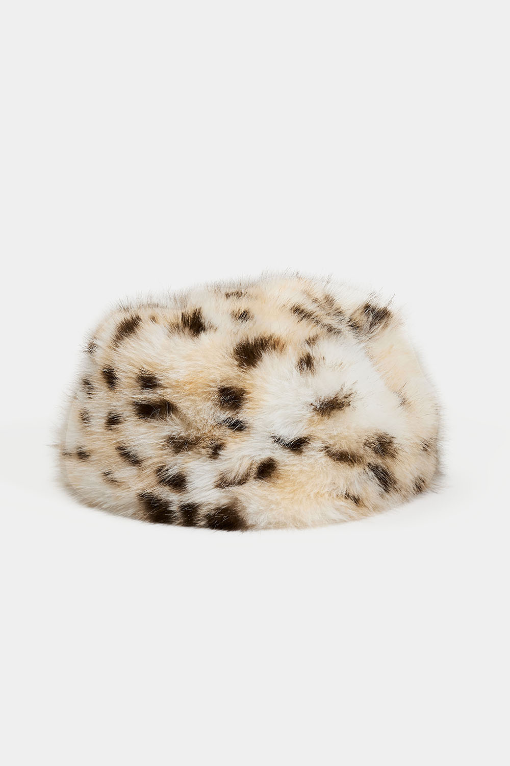 Luke i leopardmønstret fuskepels