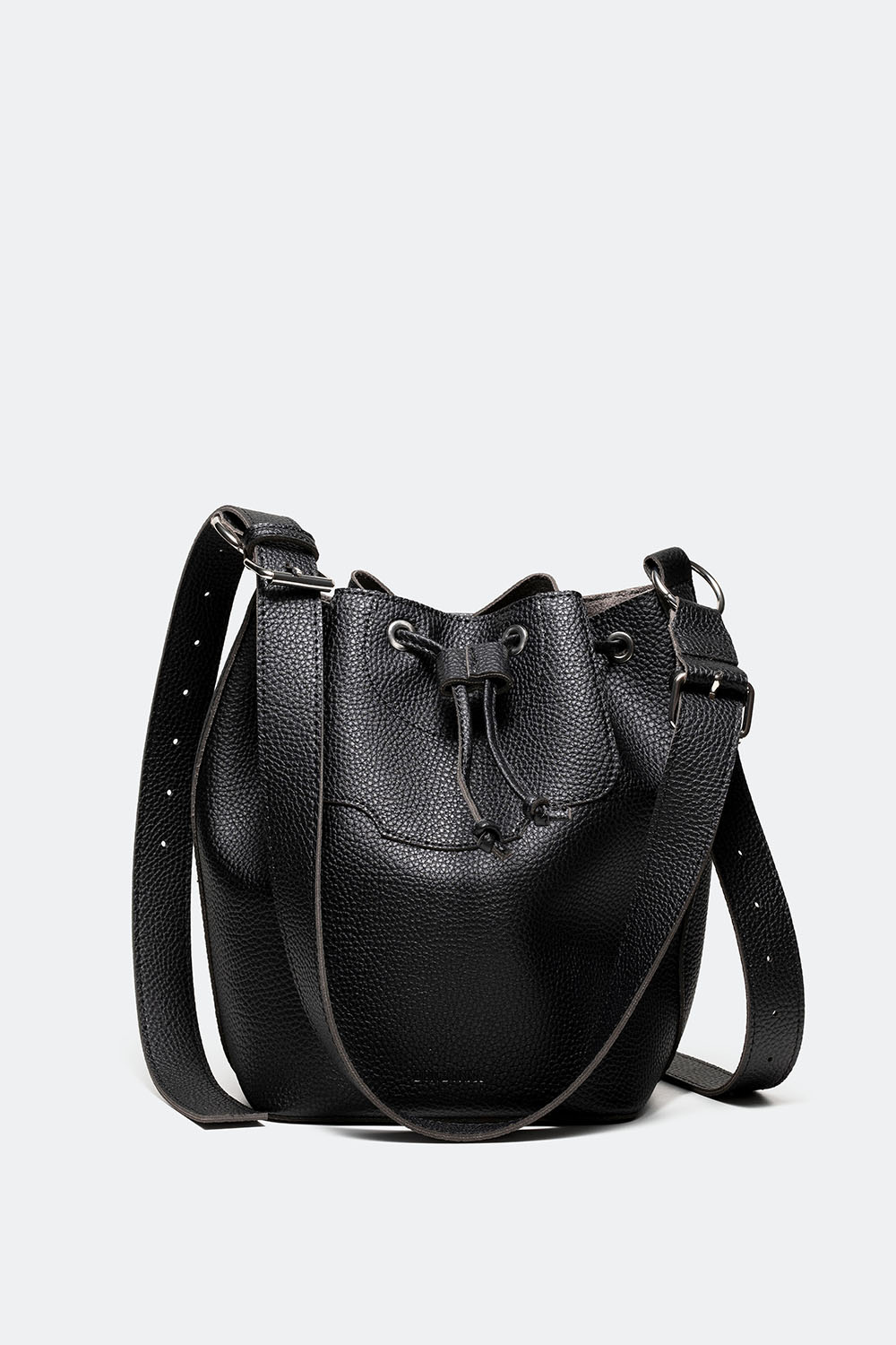 Svart bøtteveske med justerbar skulderstropp