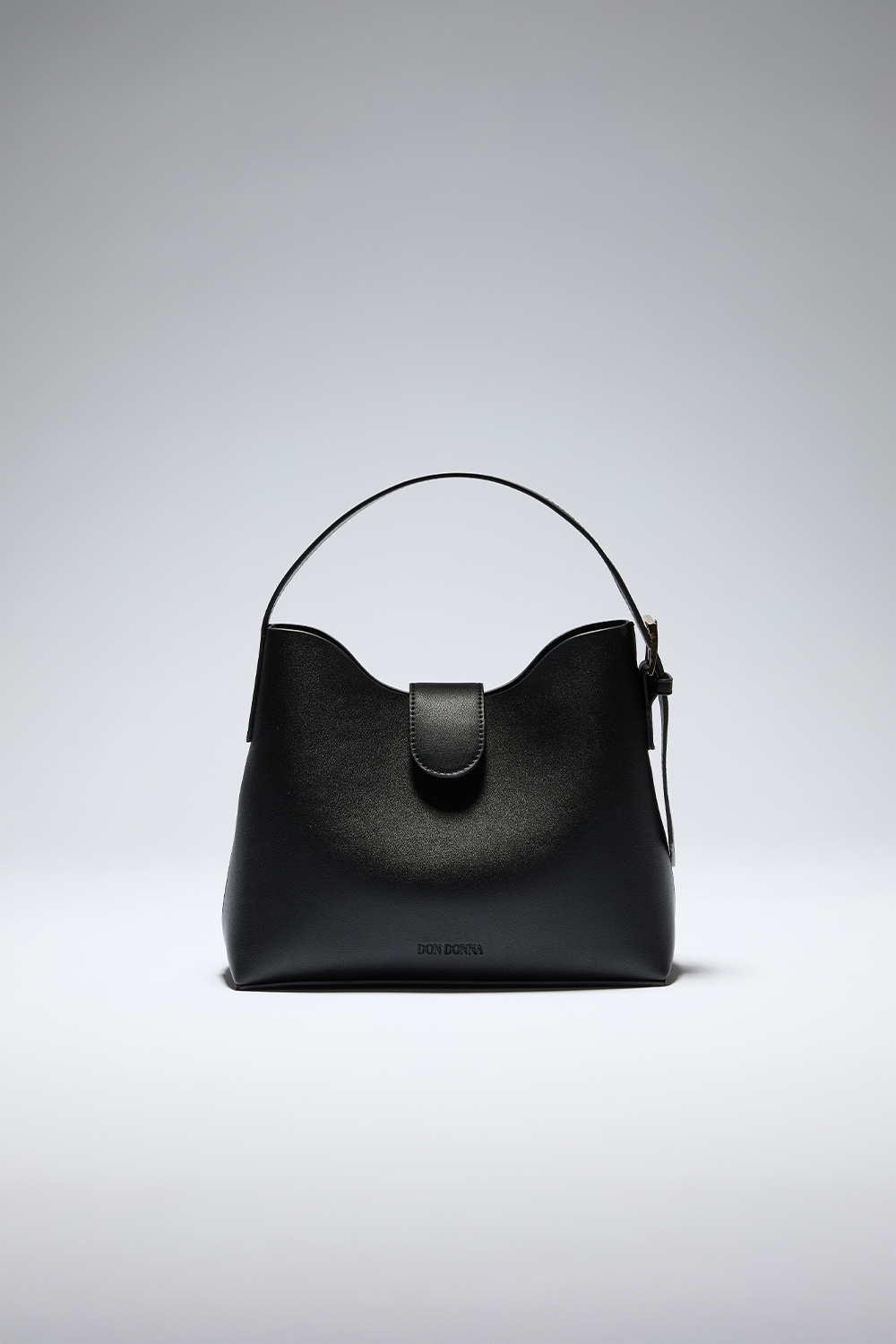 Svart veske med bred skulderrem
