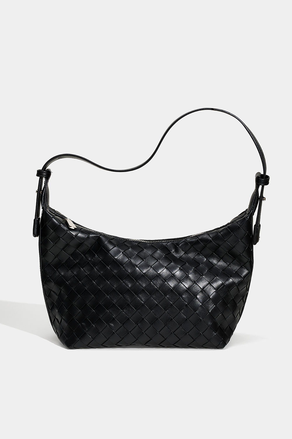Svart håndveske med flettet tekstur