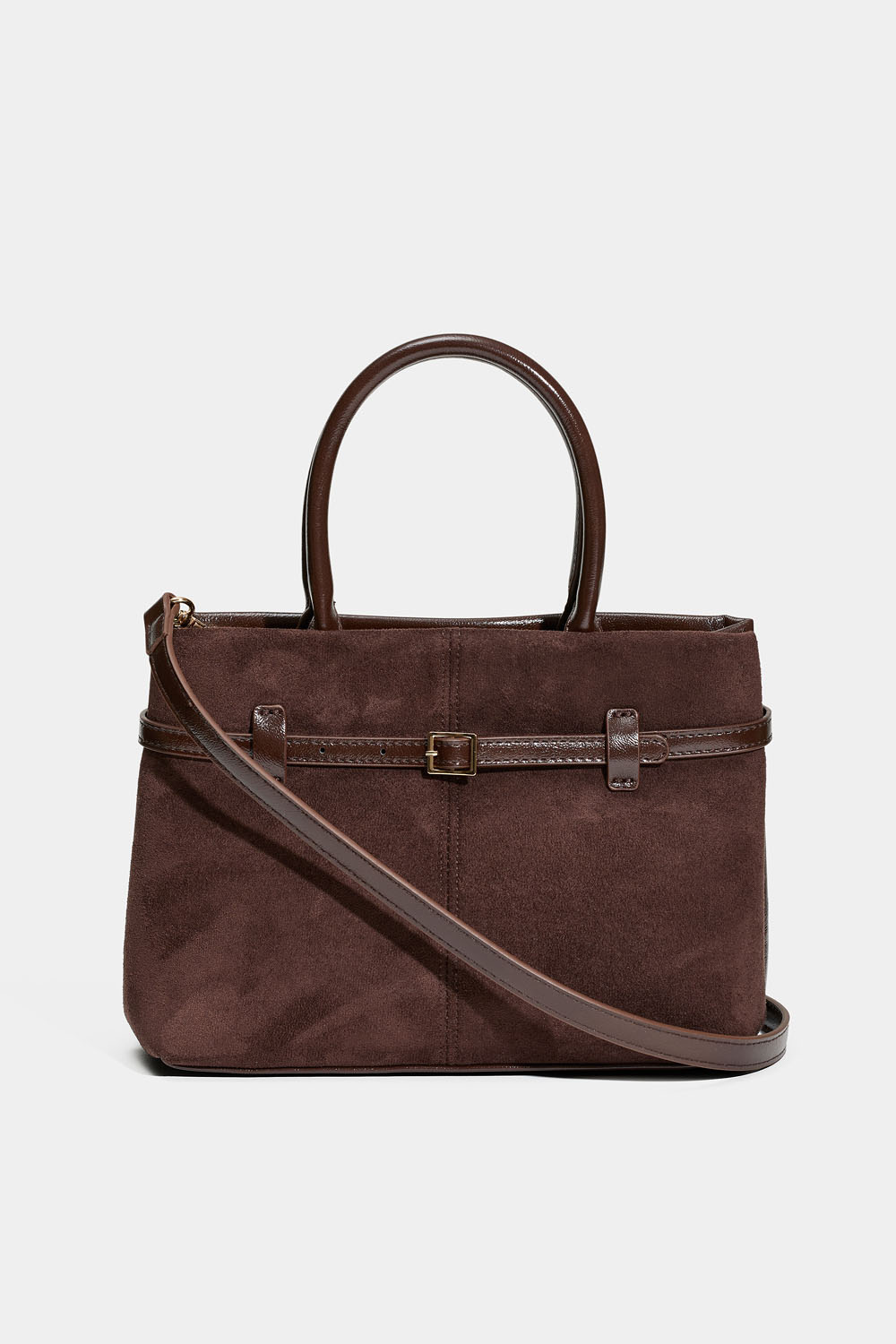 Liten, brun veske med beltedetaljer