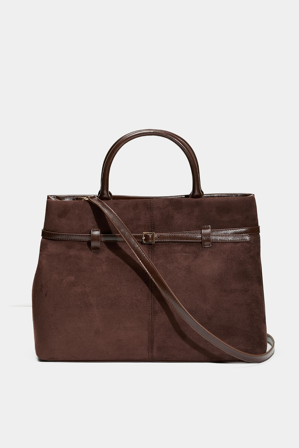 Brun veske med beltedetaljer