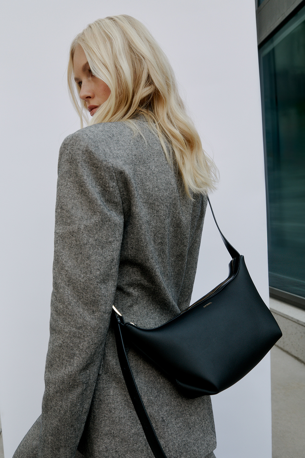 Sort crossbody-veske