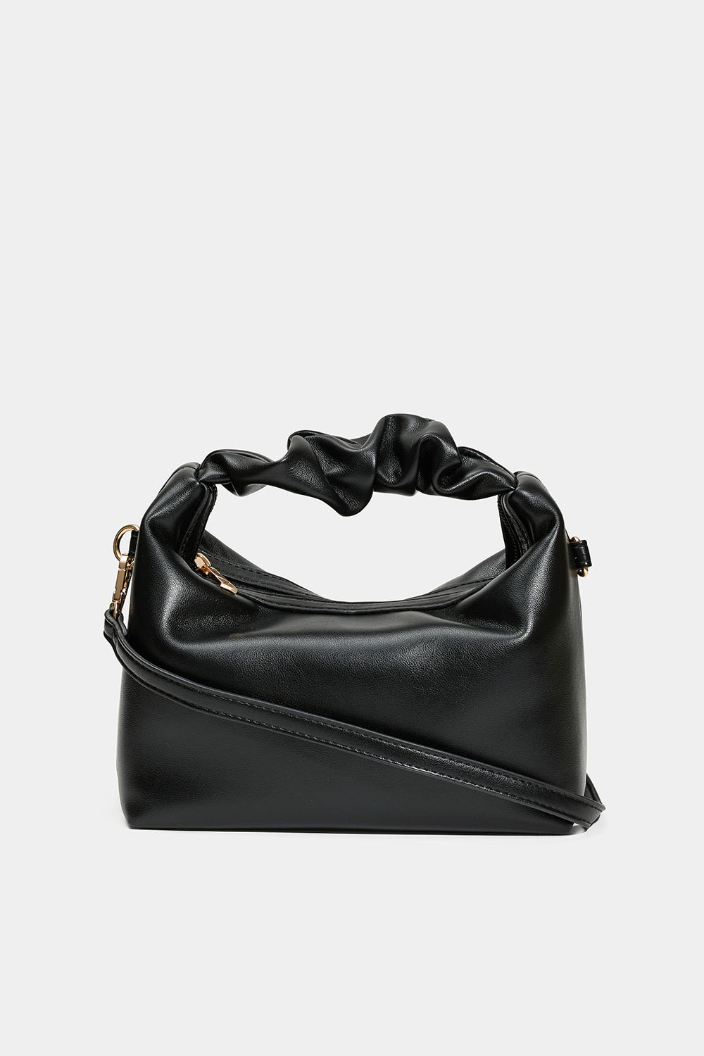 Liten, svart veske med rynket håndtak