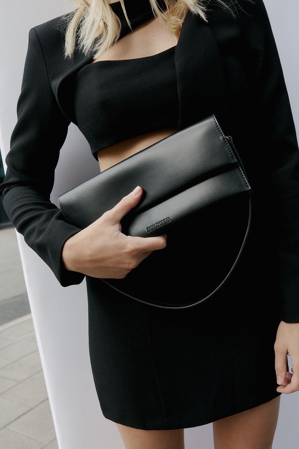 Svart konvoluttveske