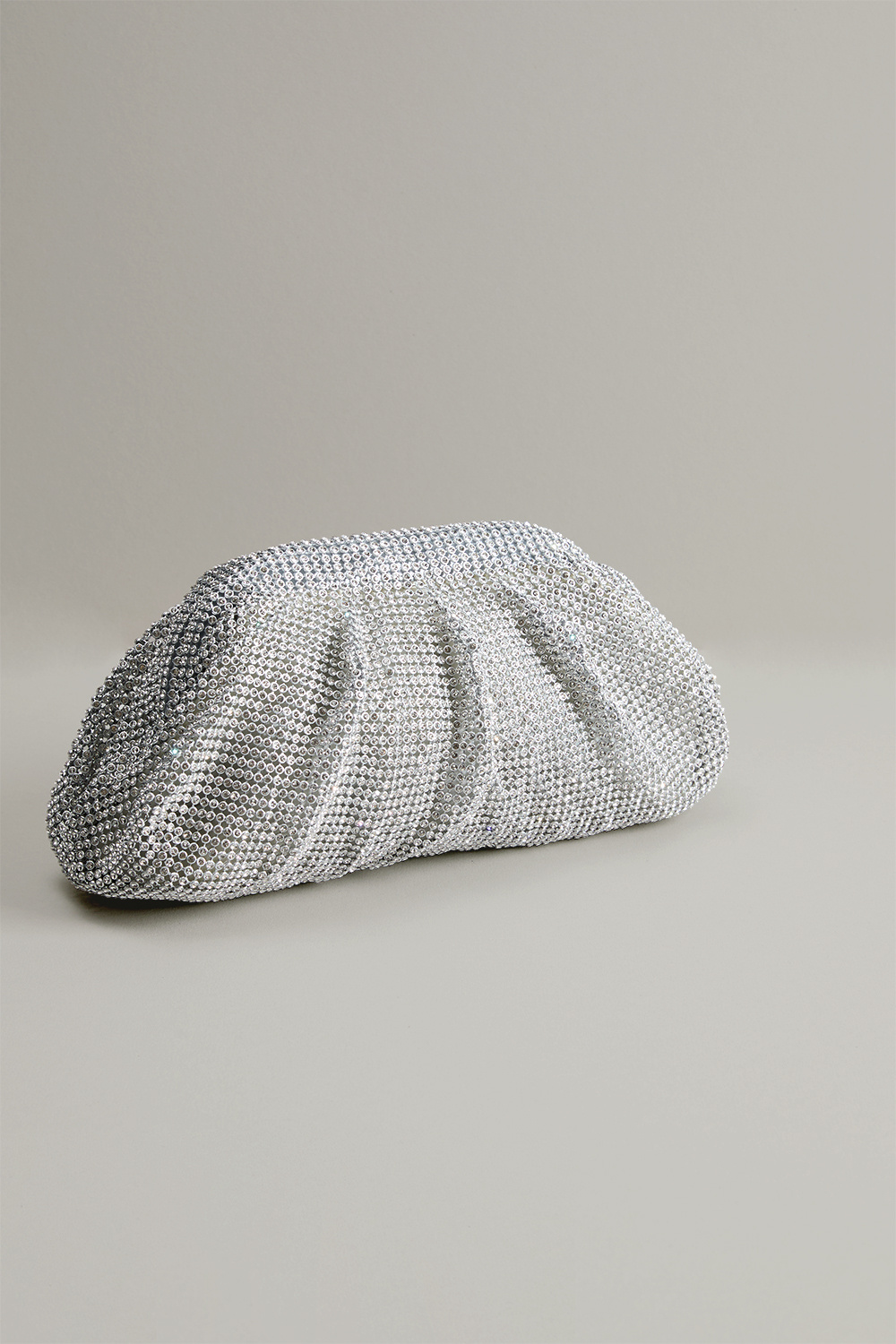 Myk sølvfarget clutchveske med strass