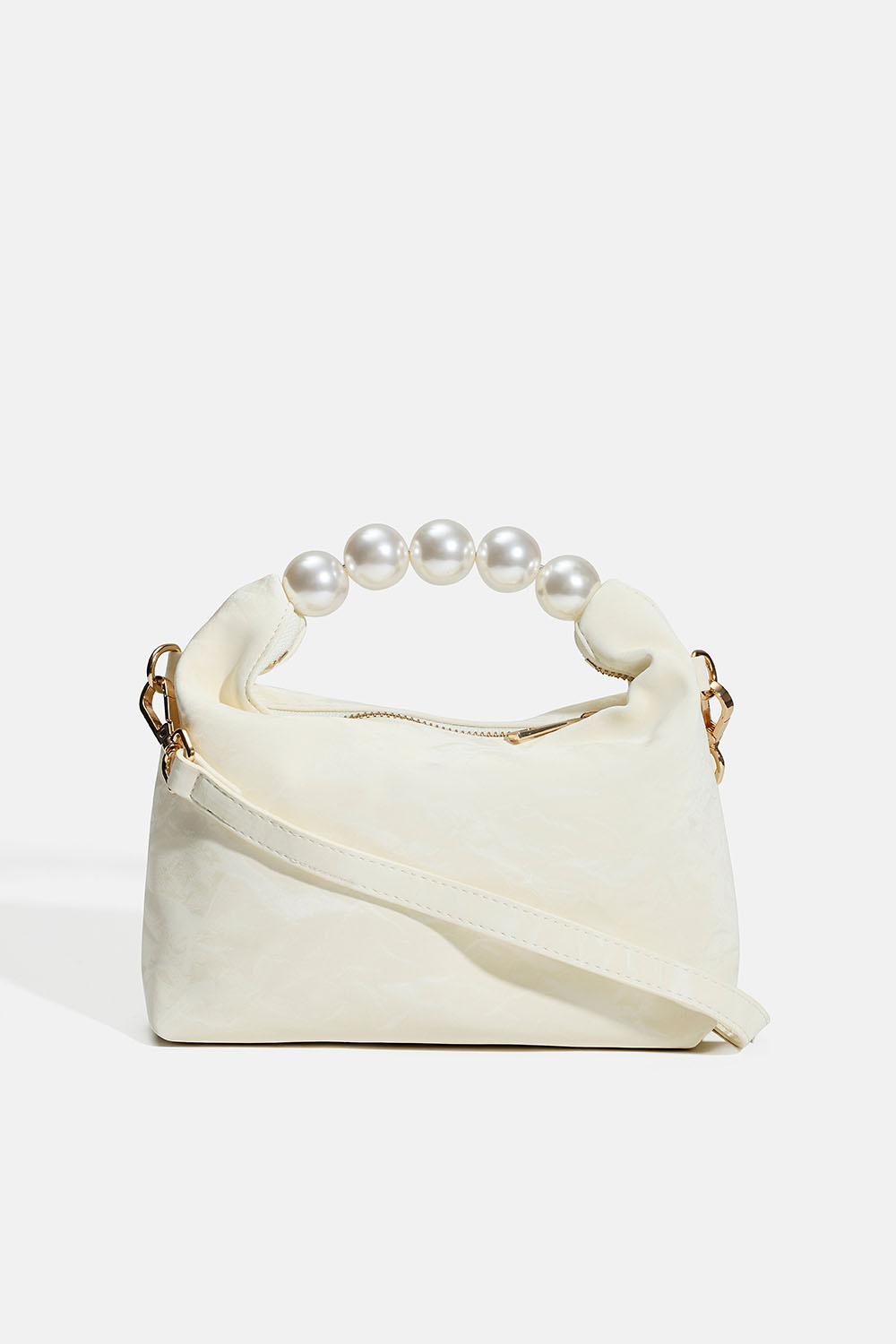 Liten hvit veske med perlehåndtak