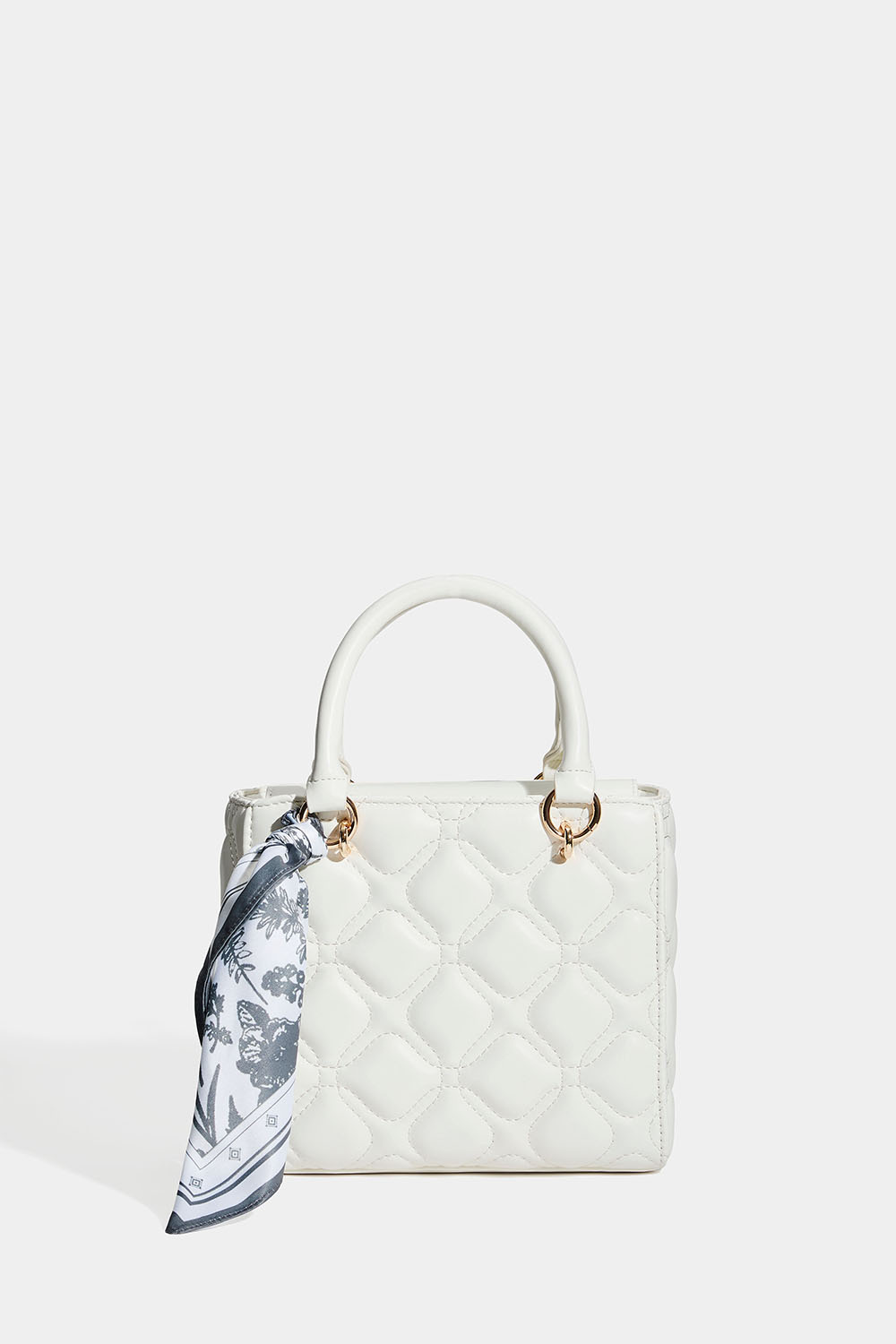 Rosa veske med quiltet design og skjerf