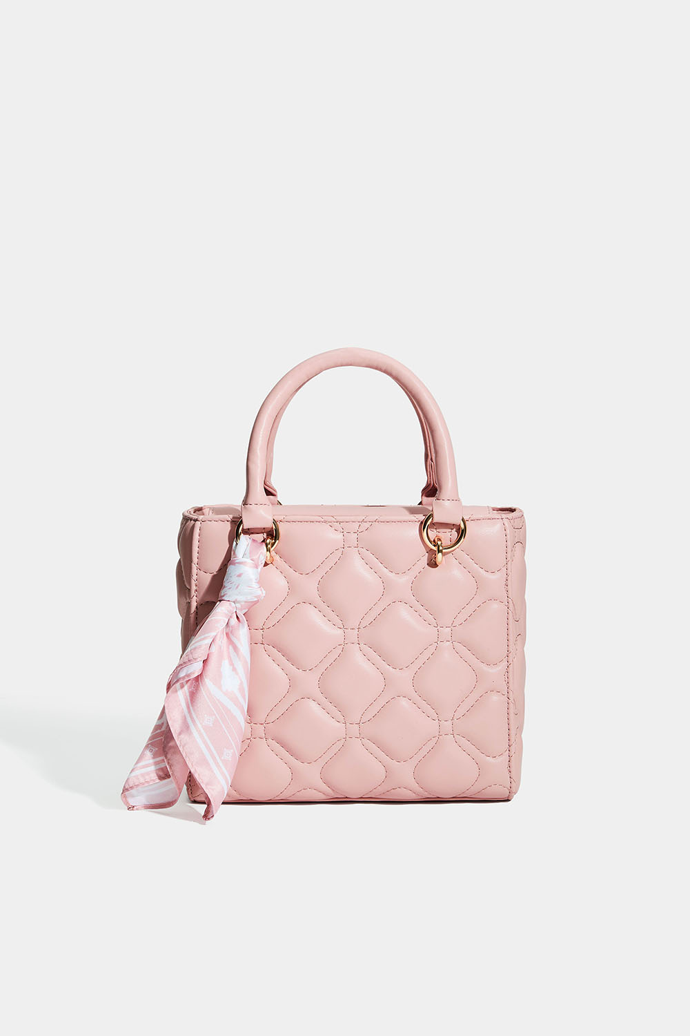 Rosa veske med quiltet design og skjerf