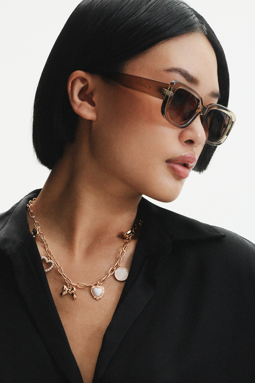 Kantete solbriller med gjennomsiktig, lysebrun innfatning