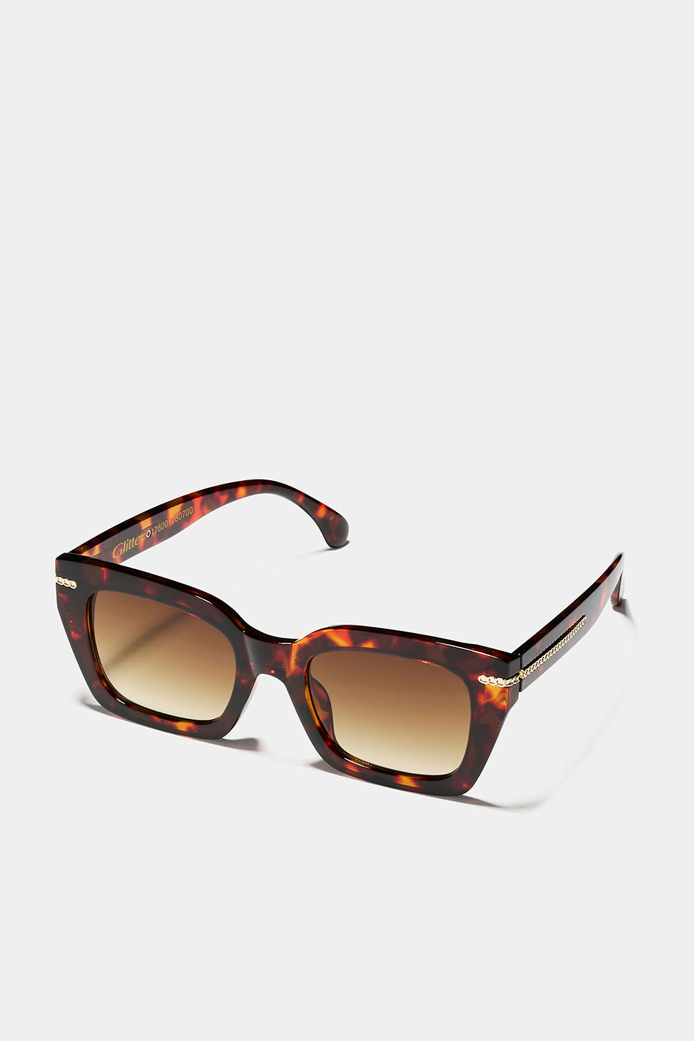 Brune, kantede solbriller med kjedeformede detaljer