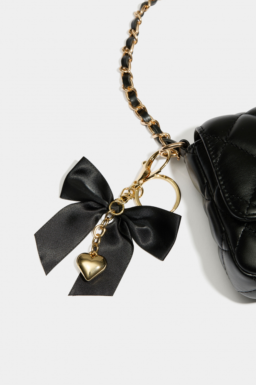 Veskedekor med sløyfe og hjerte